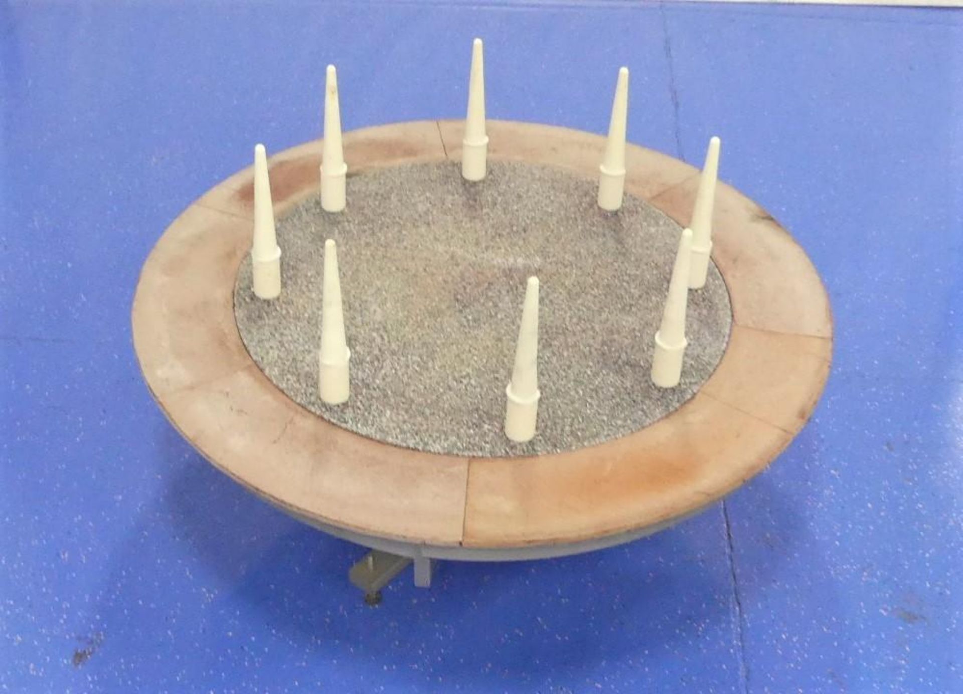 Rotating Center Circular Table with 20 Inch Spikes