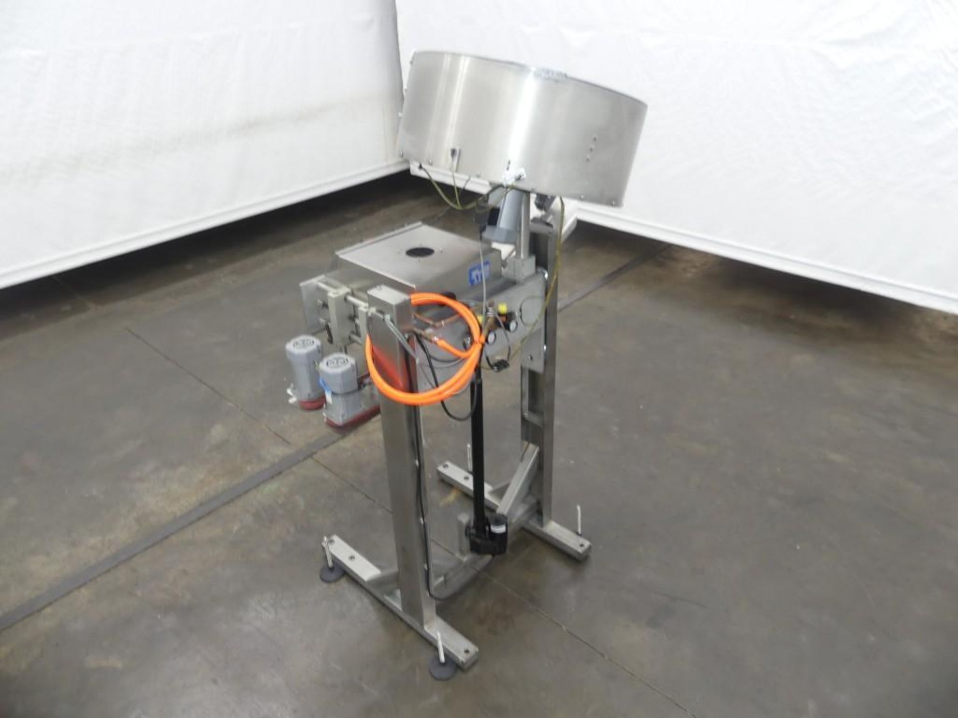 Accutek Stainless Steel 6 Spindle Capper - Image 2 of 13