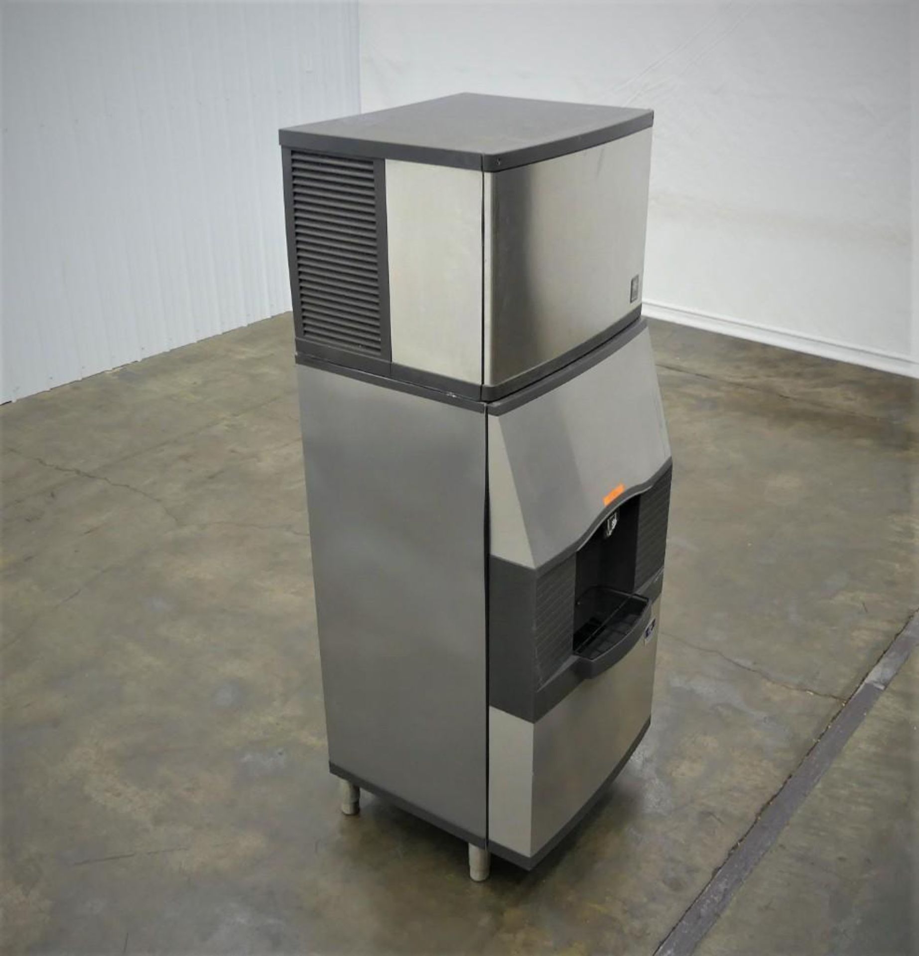 Ice Maker - Image 2 of 18