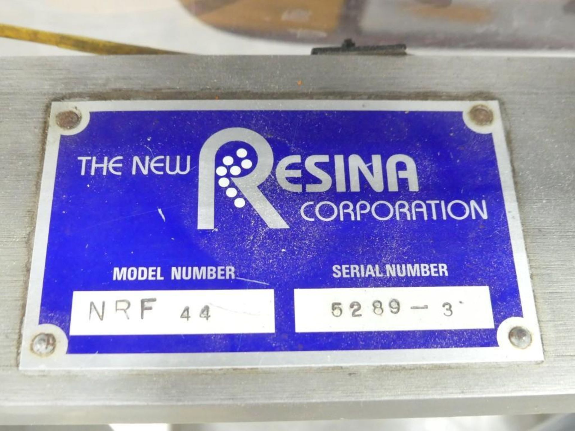 Resina NRCF 44 HE Snap Capper with Hopper and Incline Conveyor - Image 40 of 42