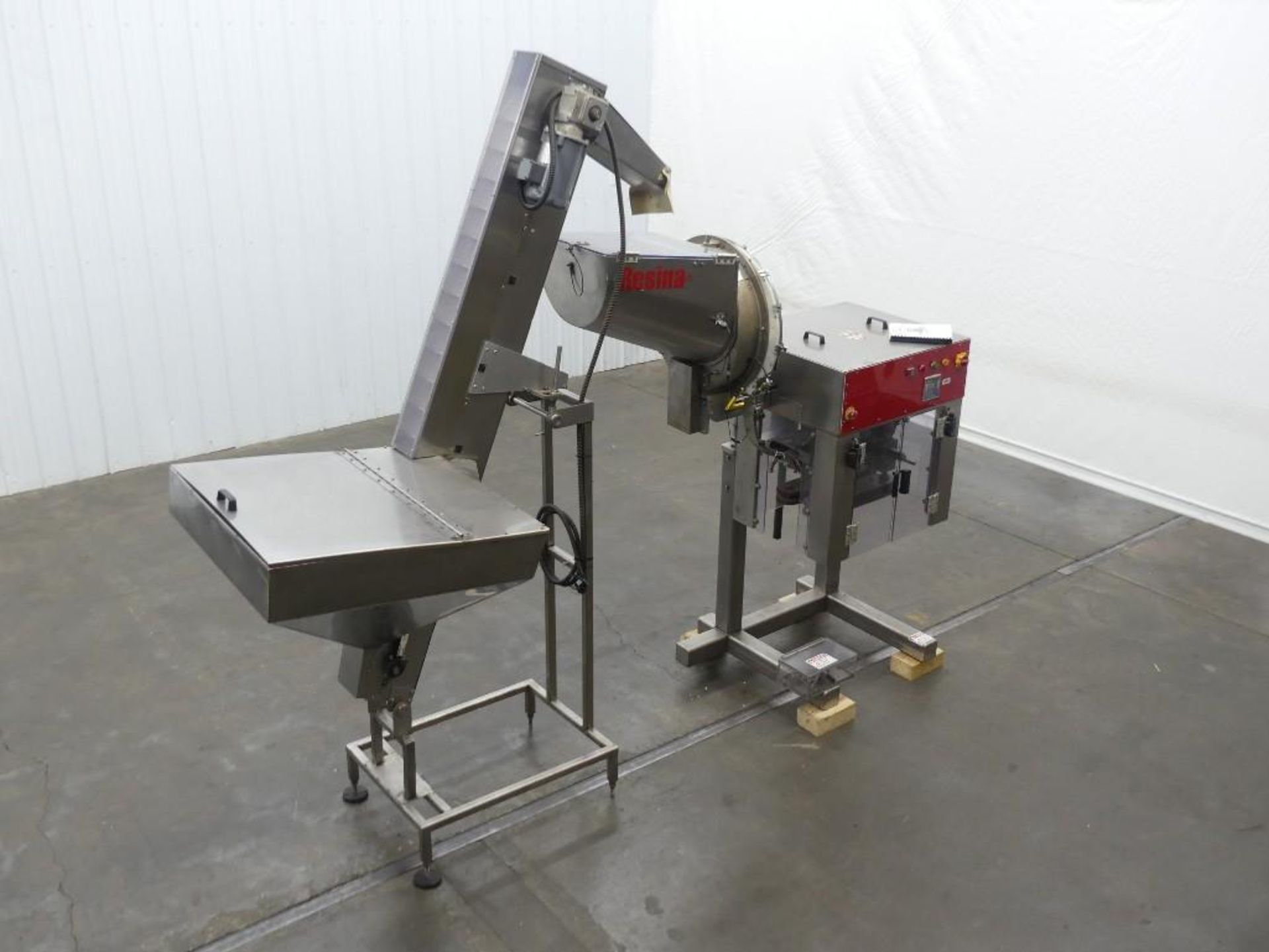 Resina NRCF 44 HE Snap Capper with Hopper and Incline Conveyor