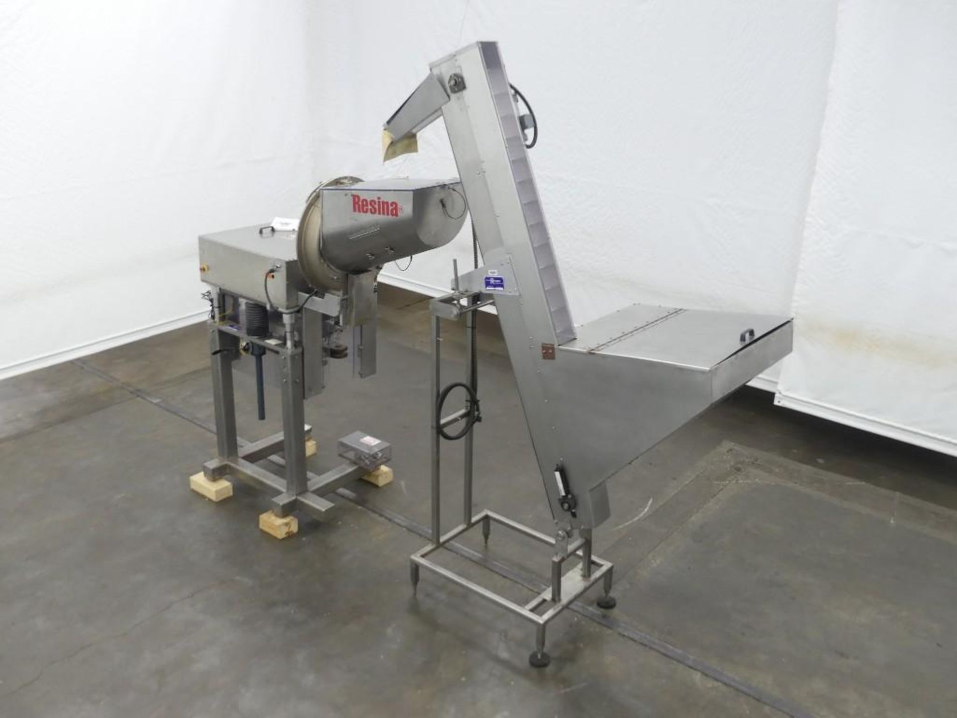Resina NRCF 44 HE Snap Capper with Hopper and Incline Conveyor - Image 4 of 42