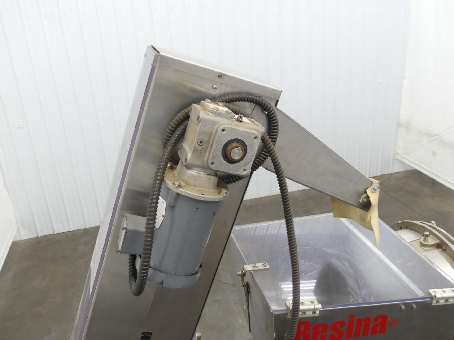 Resina NRCF 44 HE Snap Capper with Hopper and Incline Conveyor - Image 11 of 42