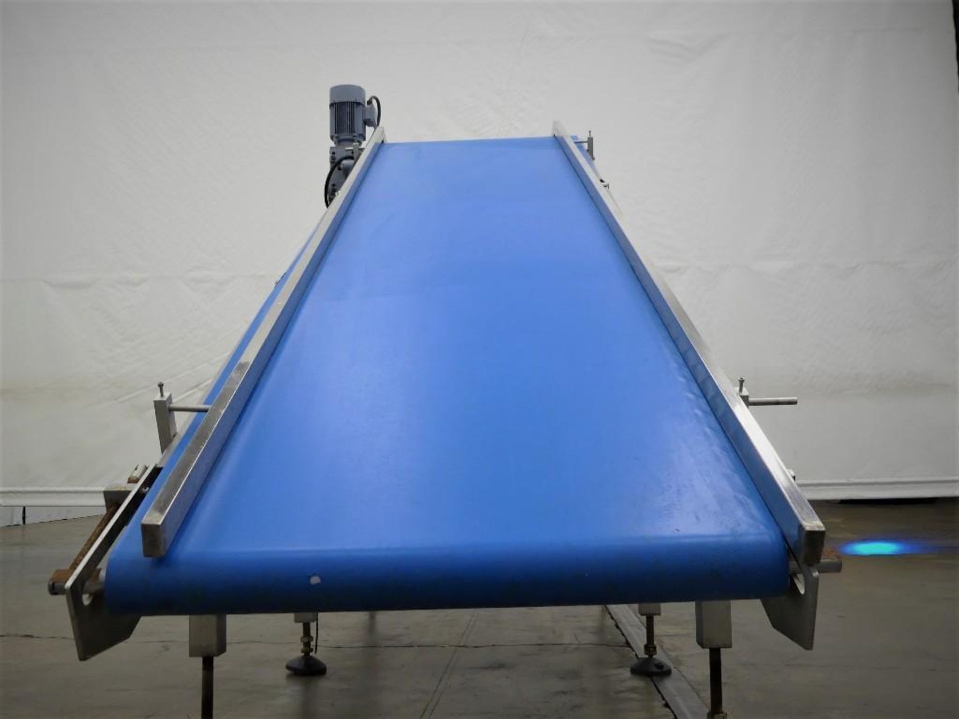 142.5" L by 33" W Blue Belt Incline Conveyor - Image 4 of 7