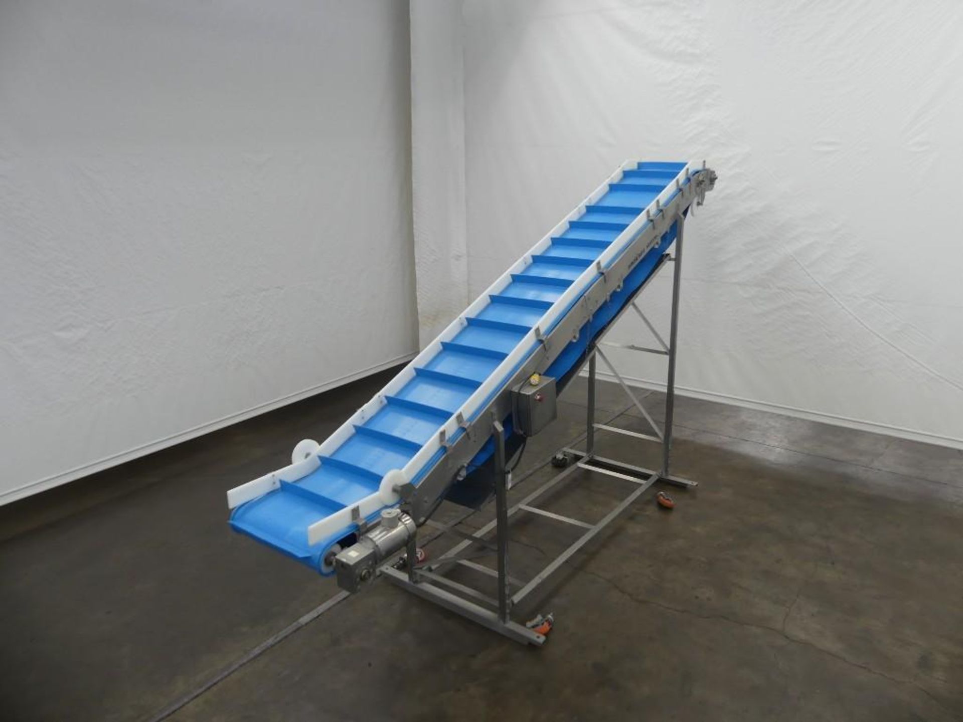 Power Belt Systems 18' L by 28" W Cleated Decline Conveyor - Image 9 of 20