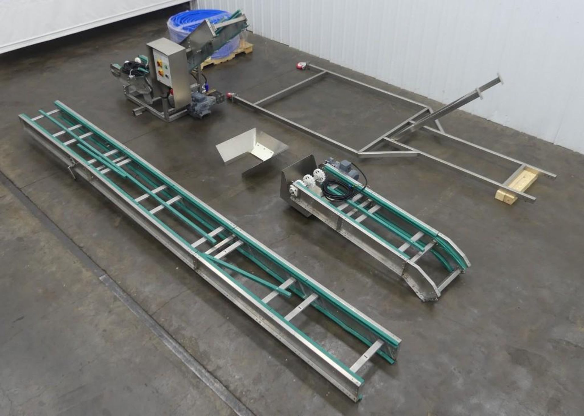 Plan It Packaging Inc. Conveyor Cleated Blue Belt Incline Conveyor - Image 3 of 28