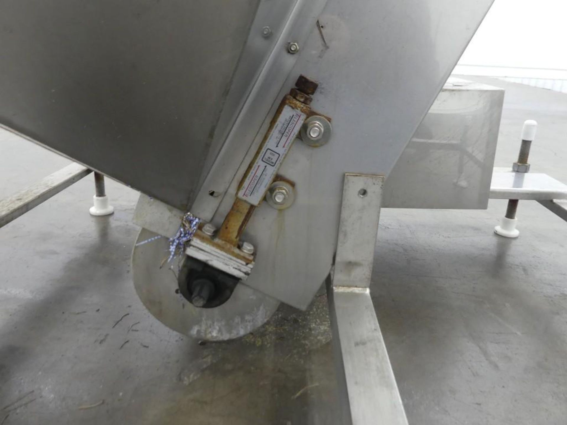 Stainless Steel Hopper with Elevating Conveyor - Image 8 of 16