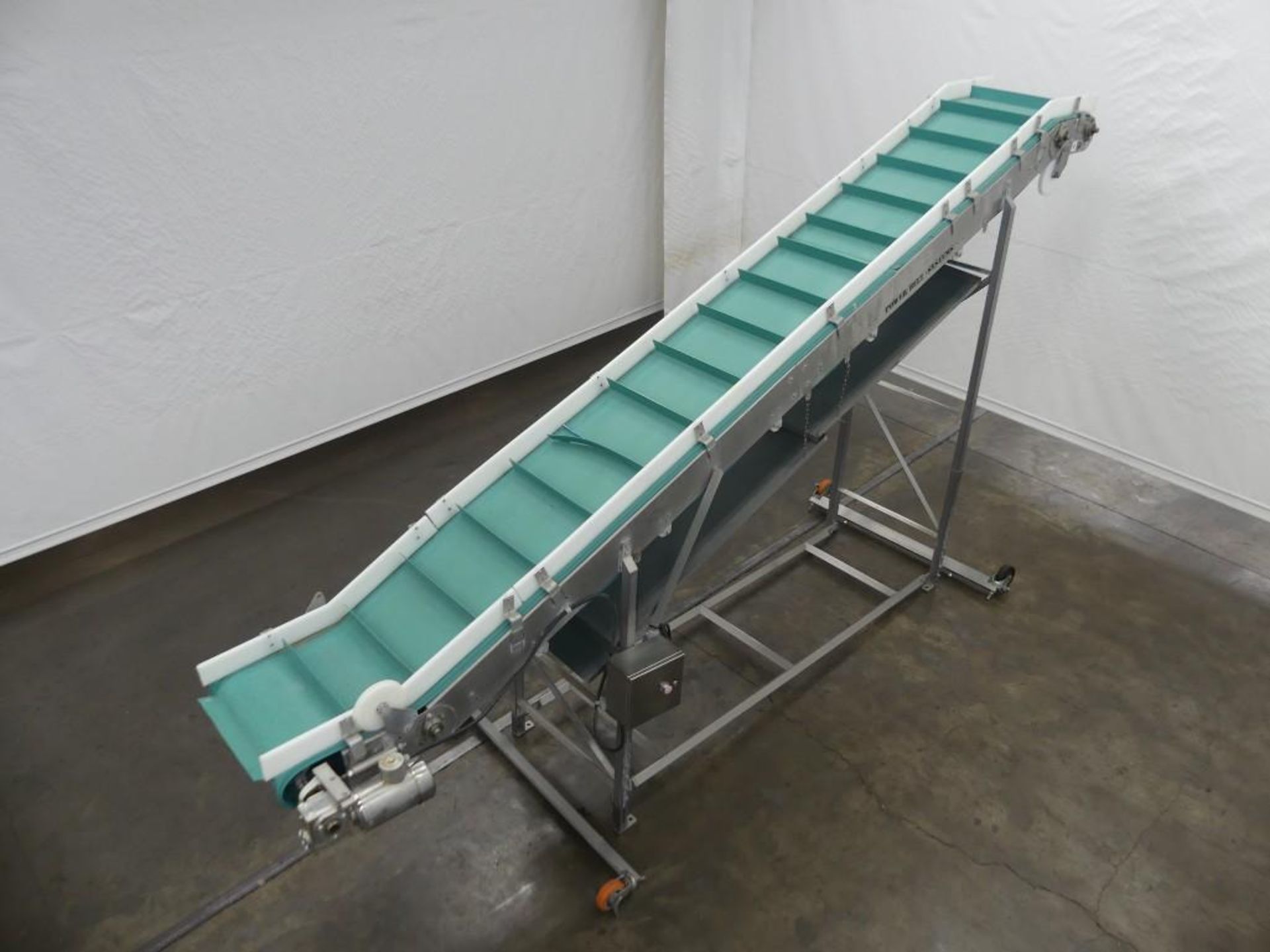 Power Belt Systems 18' L by 24" W Cleated Decline Conveyor - Image 4 of 20