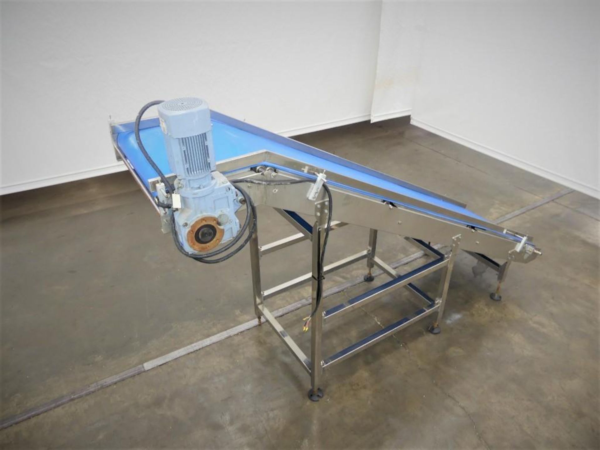142.5" L by 33" W Blue Belt Incline Conveyor - Image 3 of 7