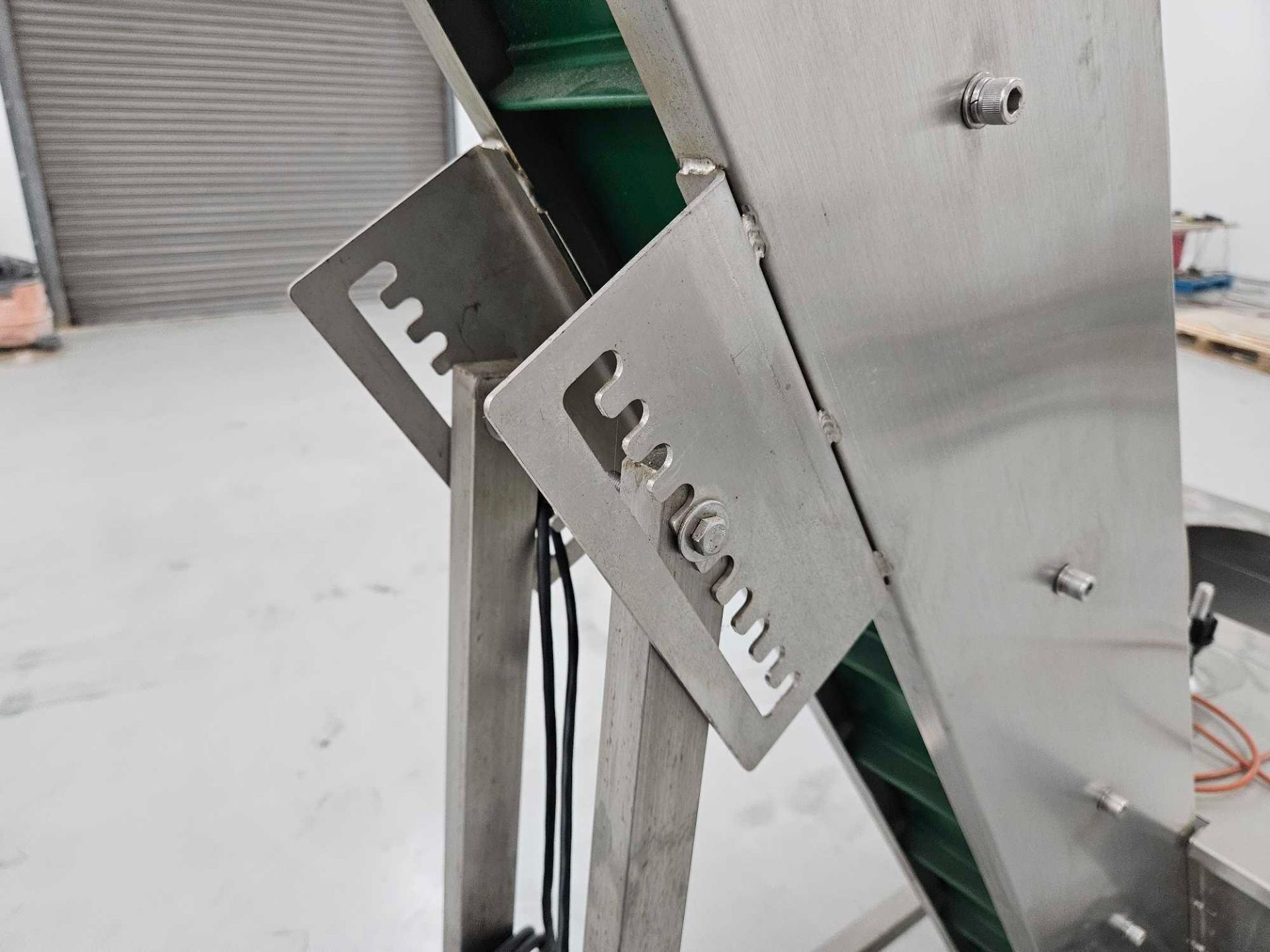 Stainless Steel Cap Elevator w/ 1.5" Cleats - Image 11 of 11