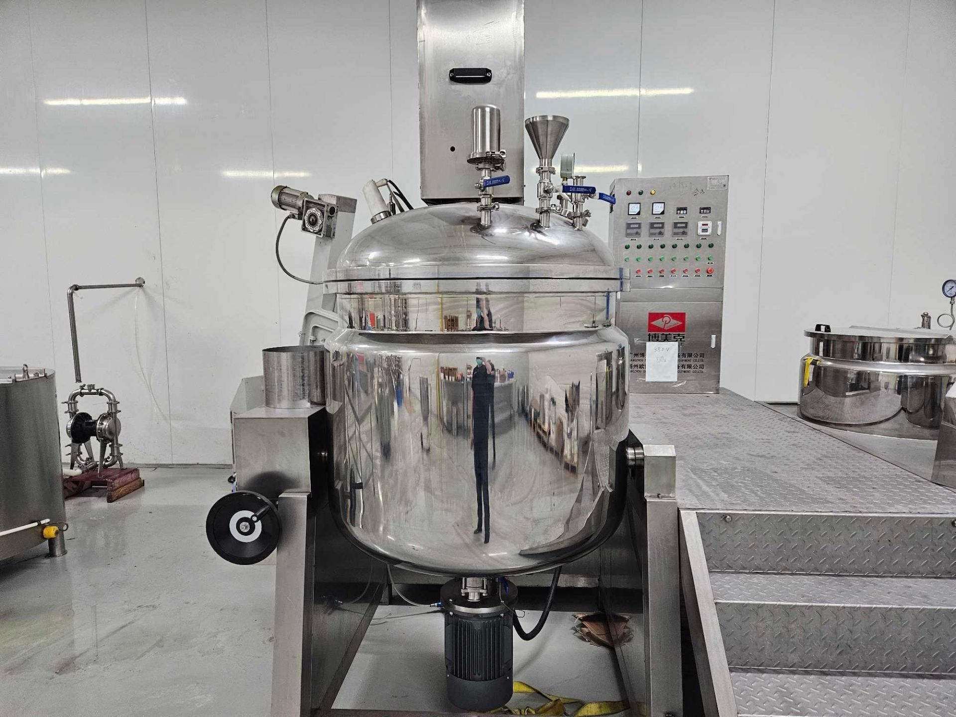 New 500 liter Vacuum Emulsion and Homogenizer System - Image 7 of 15