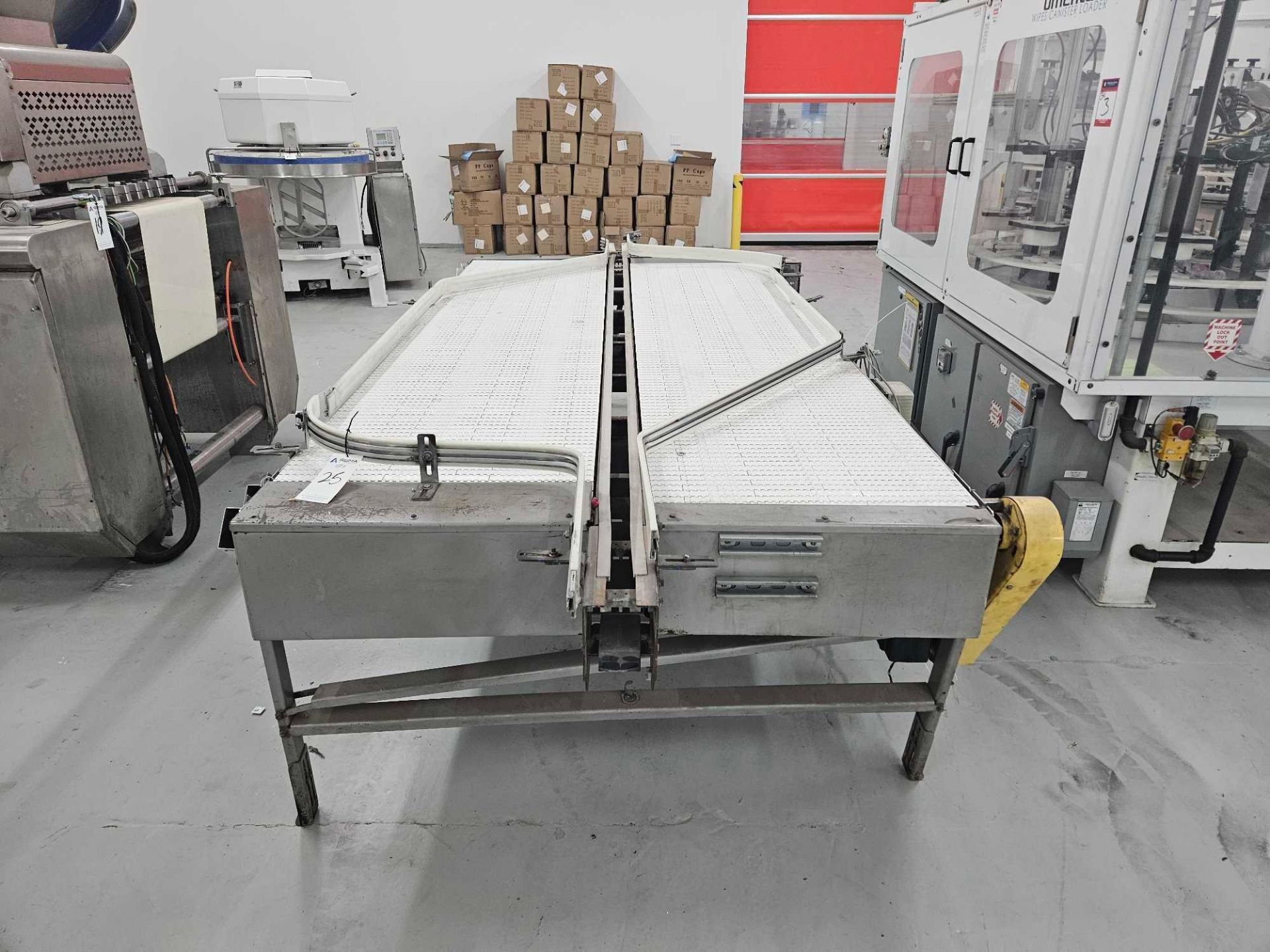 Large Accumulation Table Conveyor - Image 2 of 12