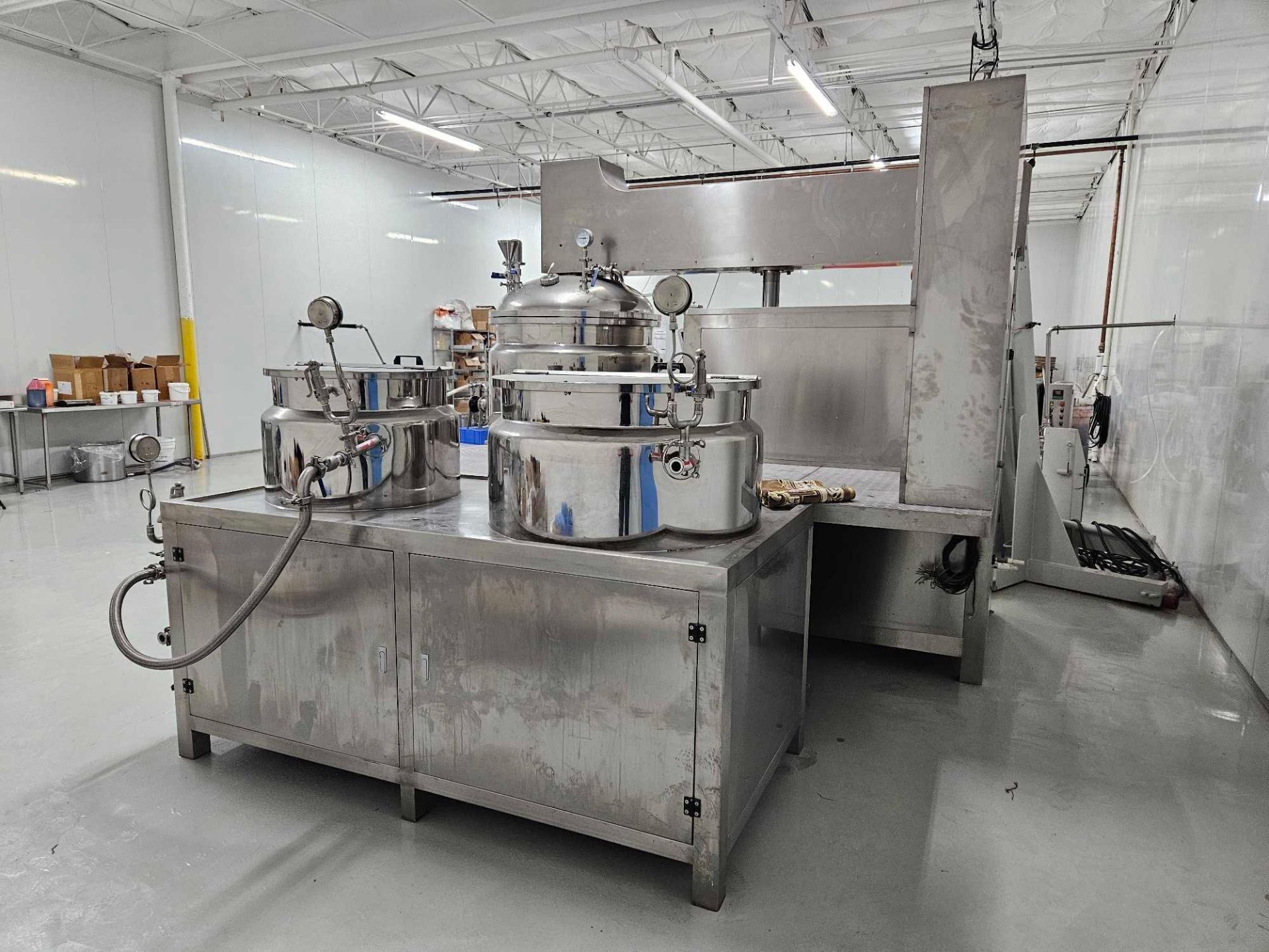 New 500 liter Vacuum Emulsion and Homogenizer System - Image 5 of 15