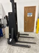 Crown 20MT Battery Powered Fork Lift