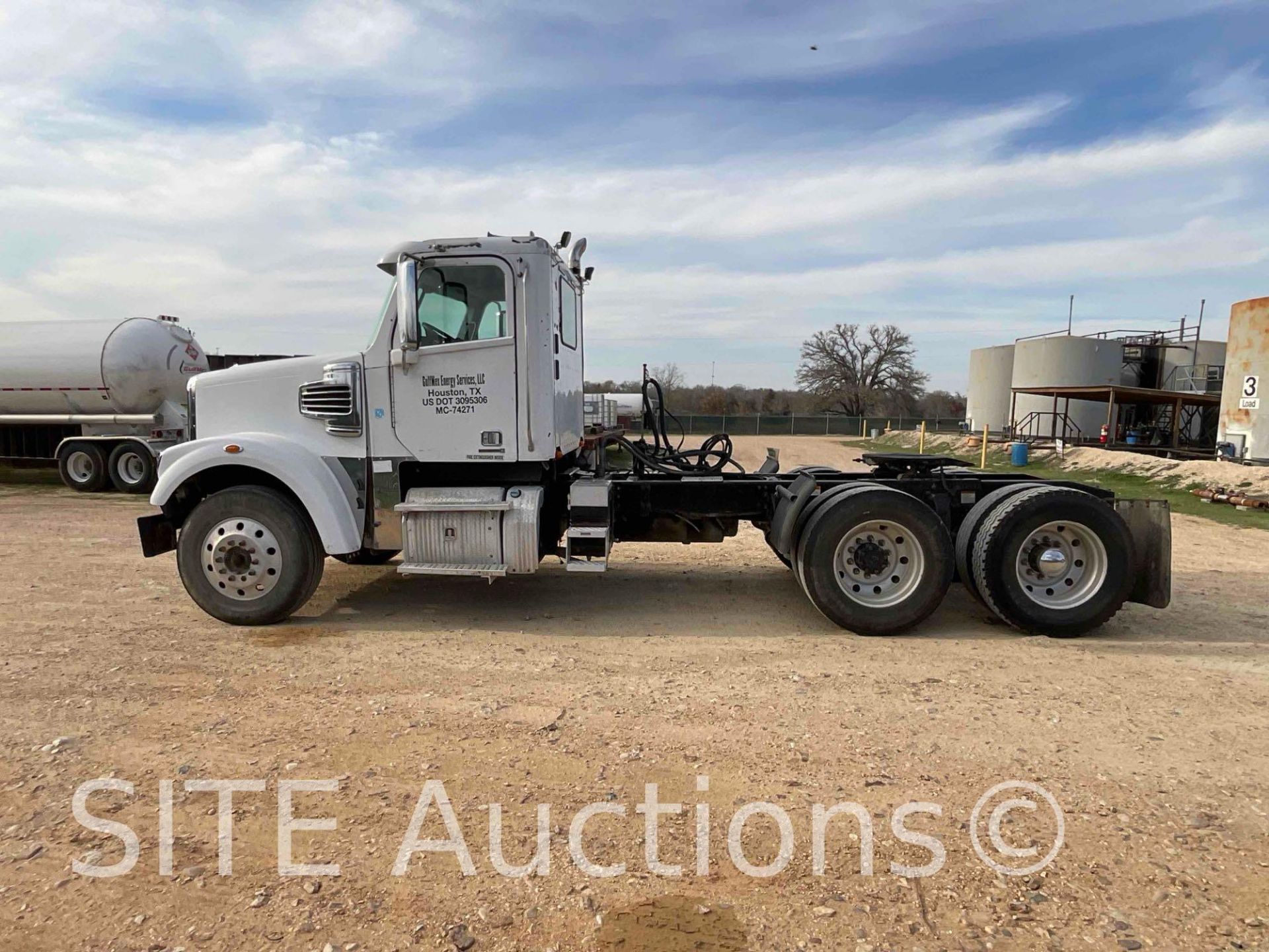 2011 Freightliner Coronado T/A Daycab Truck Tractor - Image 4 of 18
