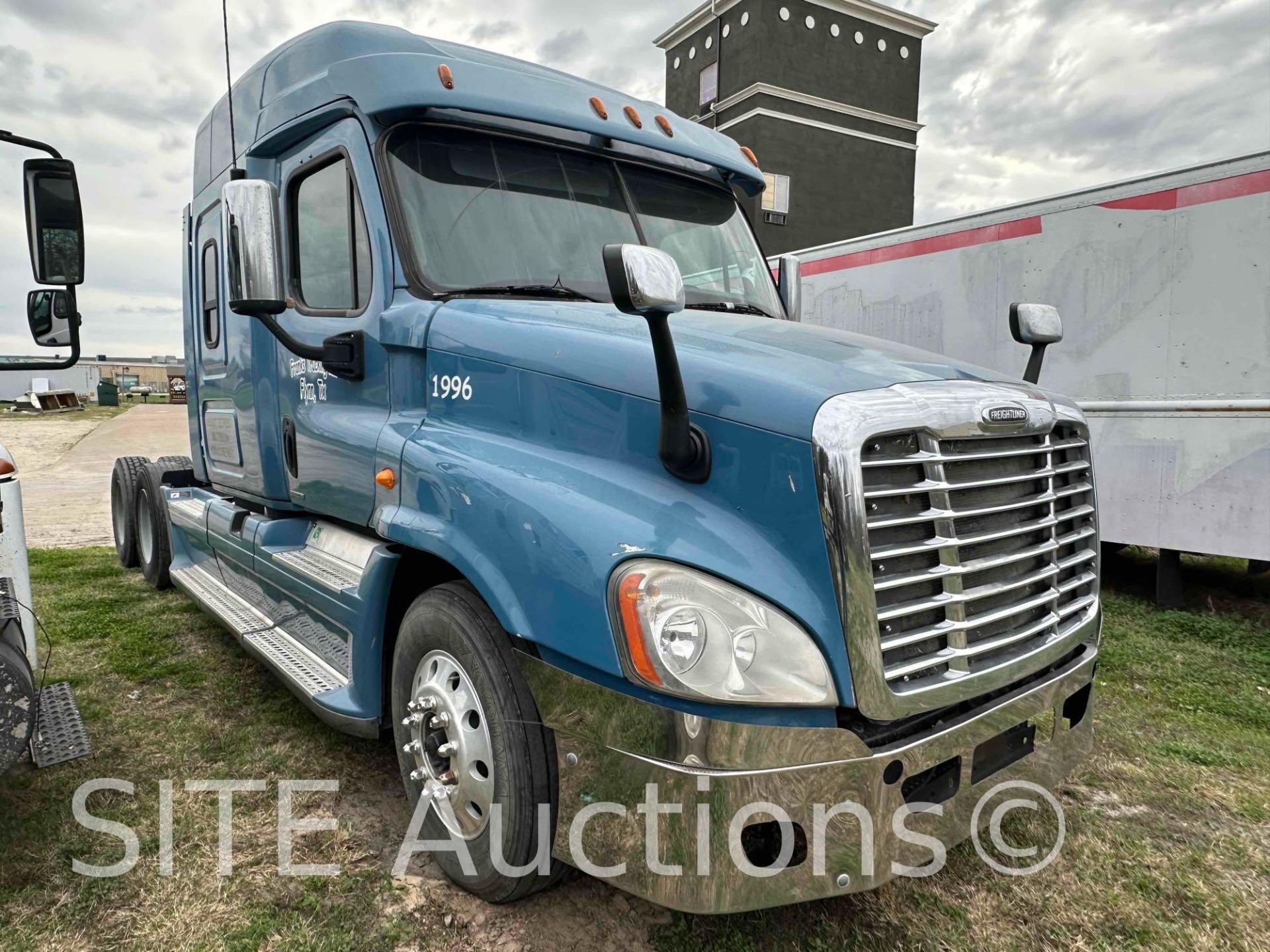 2012 Freightliner Cascadia T/A Sleeper Truck Tractor