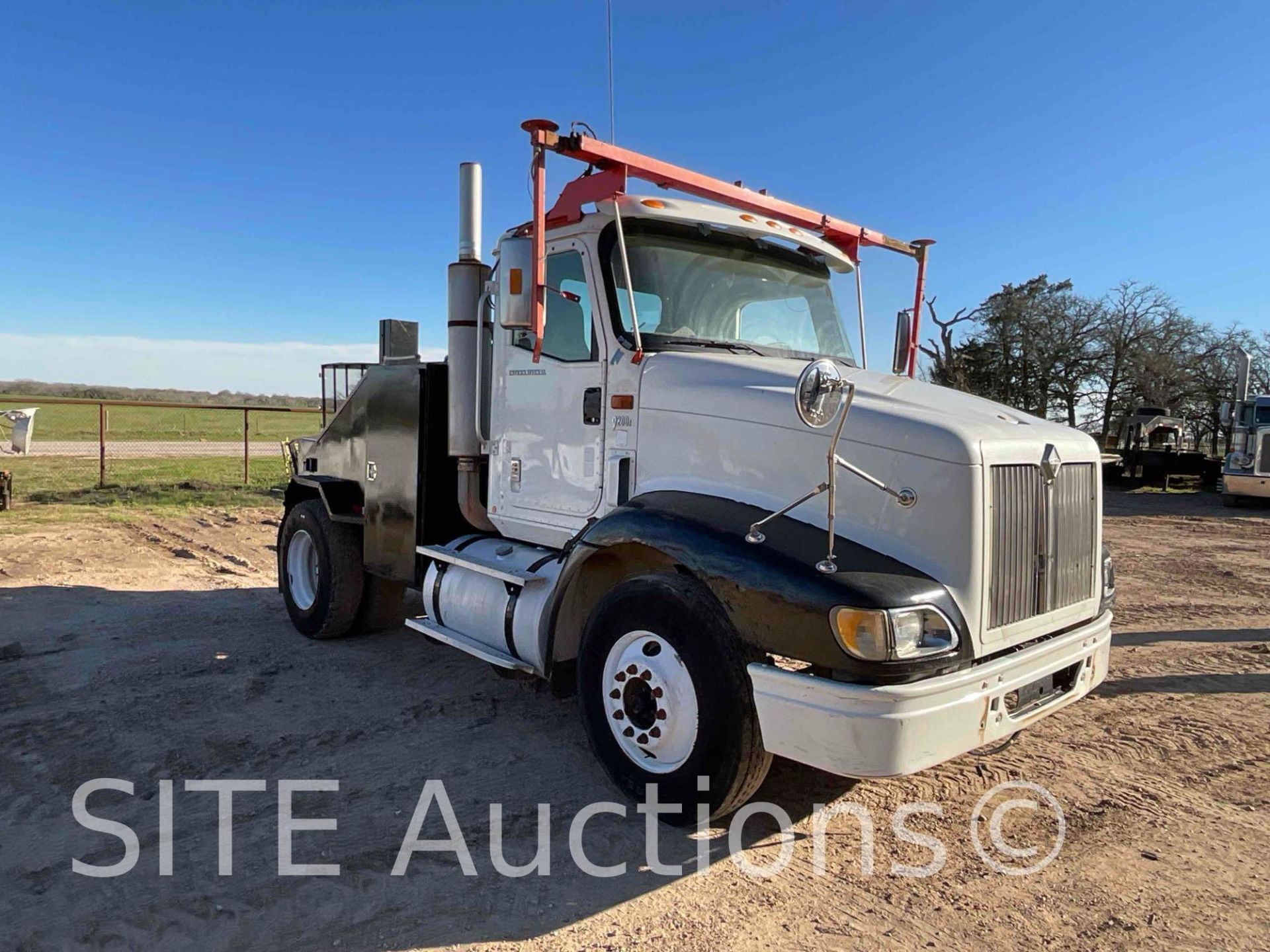2007 International 9200i S/A Toter Truck - Image 2 of 27