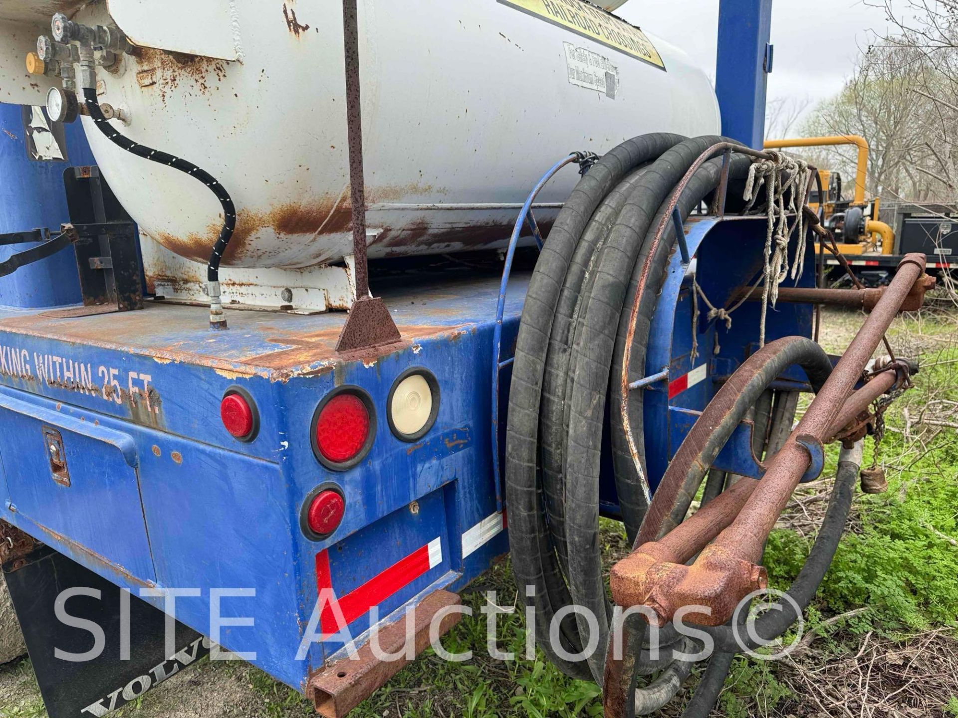 2005 Volvo VHD T/A Hot Oil Truck - Image 5 of 25