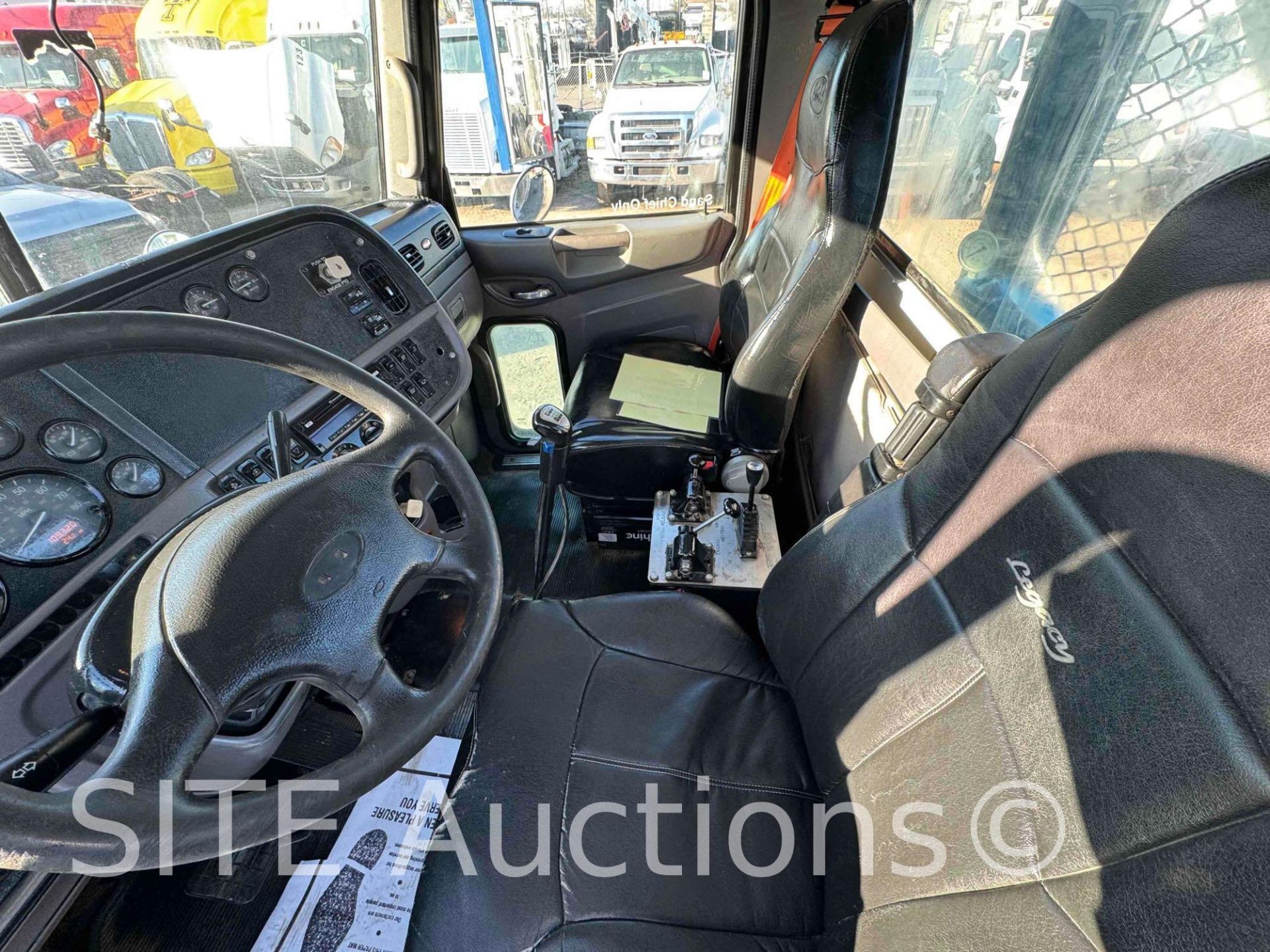 2012 Peterbilt 365 T/A Daycab Truck Tractor - Image 13 of 19