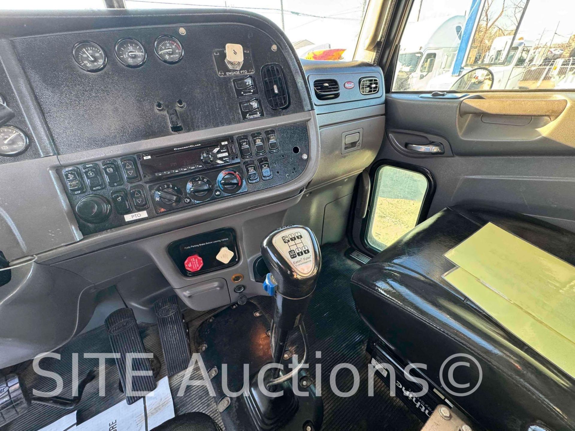 2012 Peterbilt 365 T/A Daycab Truck Tractor - Image 14 of 19