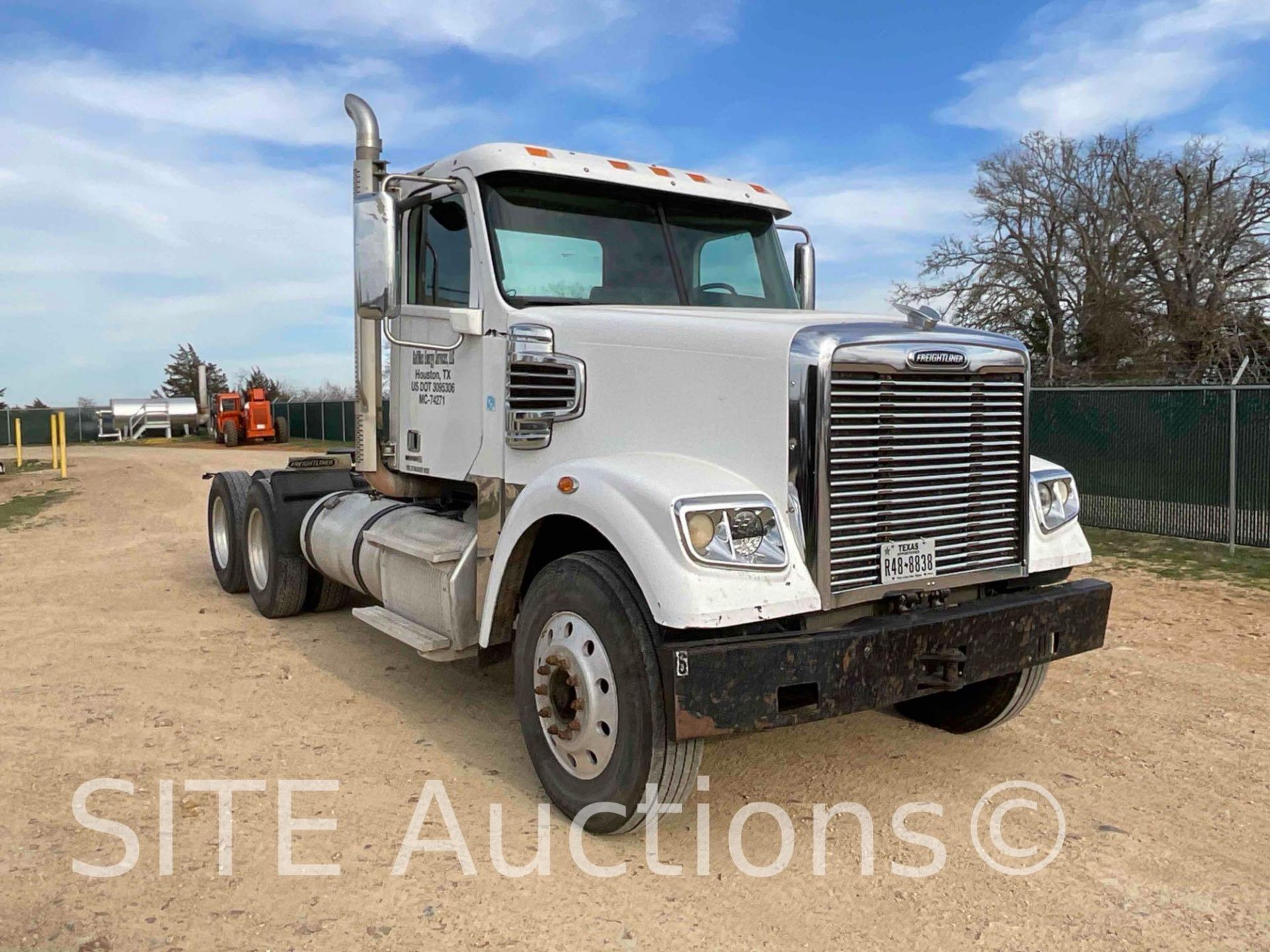 2011 Freightliner Coronado T/A Daycab Truck Tractor - Image 2 of 18