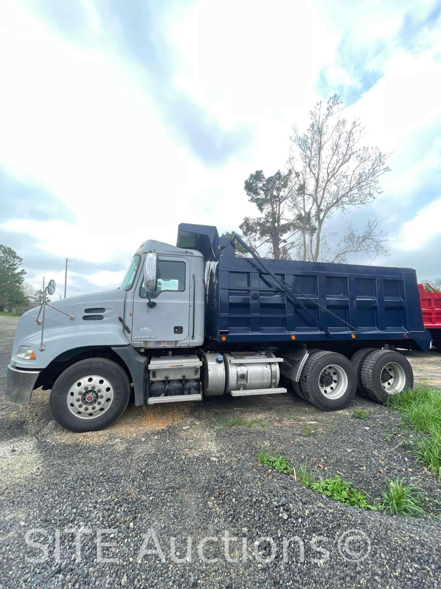 2011 Mack CXU613 T/A Dump Truck - Image 2 of 15