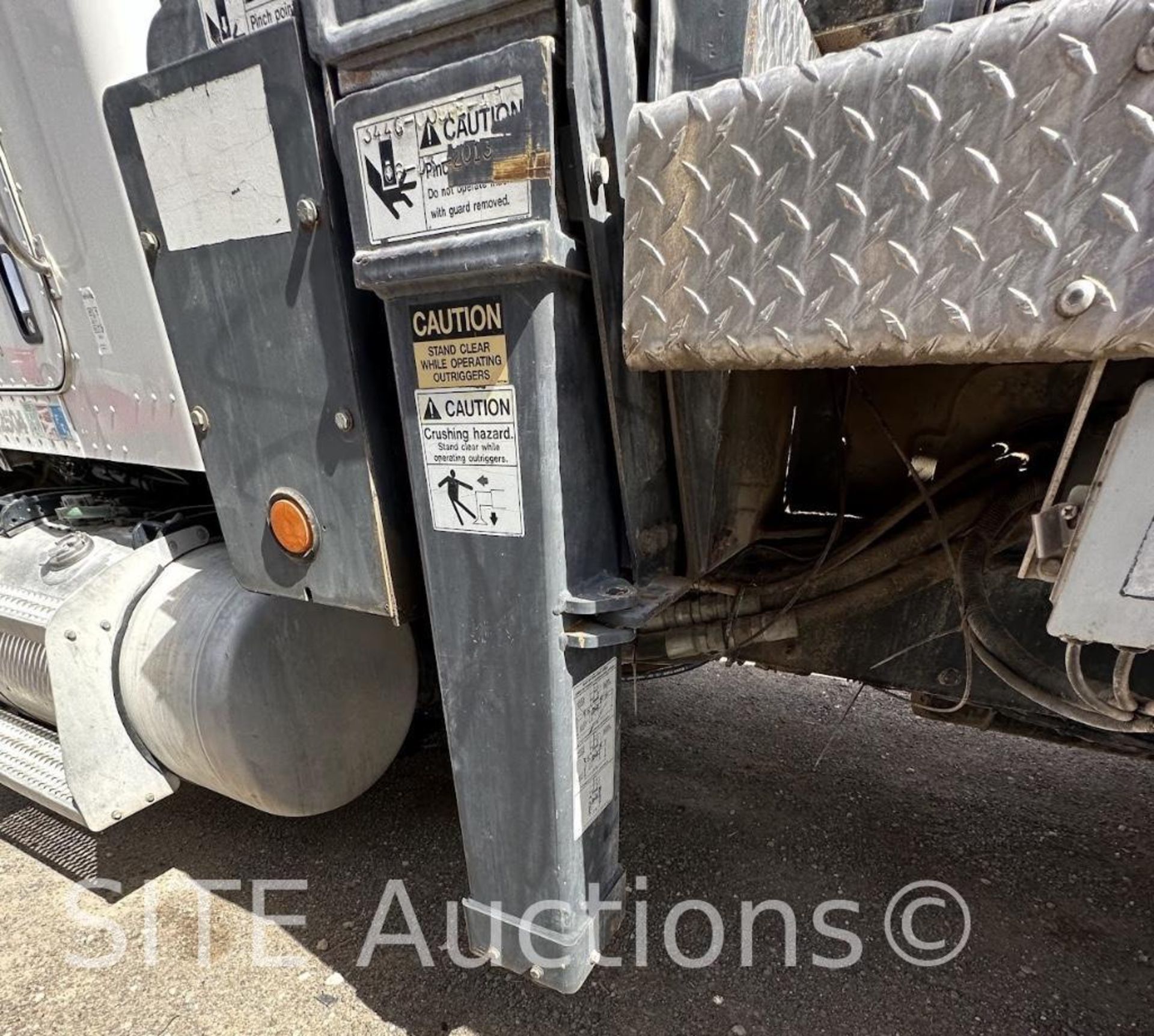 2014 Peterbilt 365 Quad/A Crane Truck w/ Manitex 50155SHL Crane - Image 10 of 33