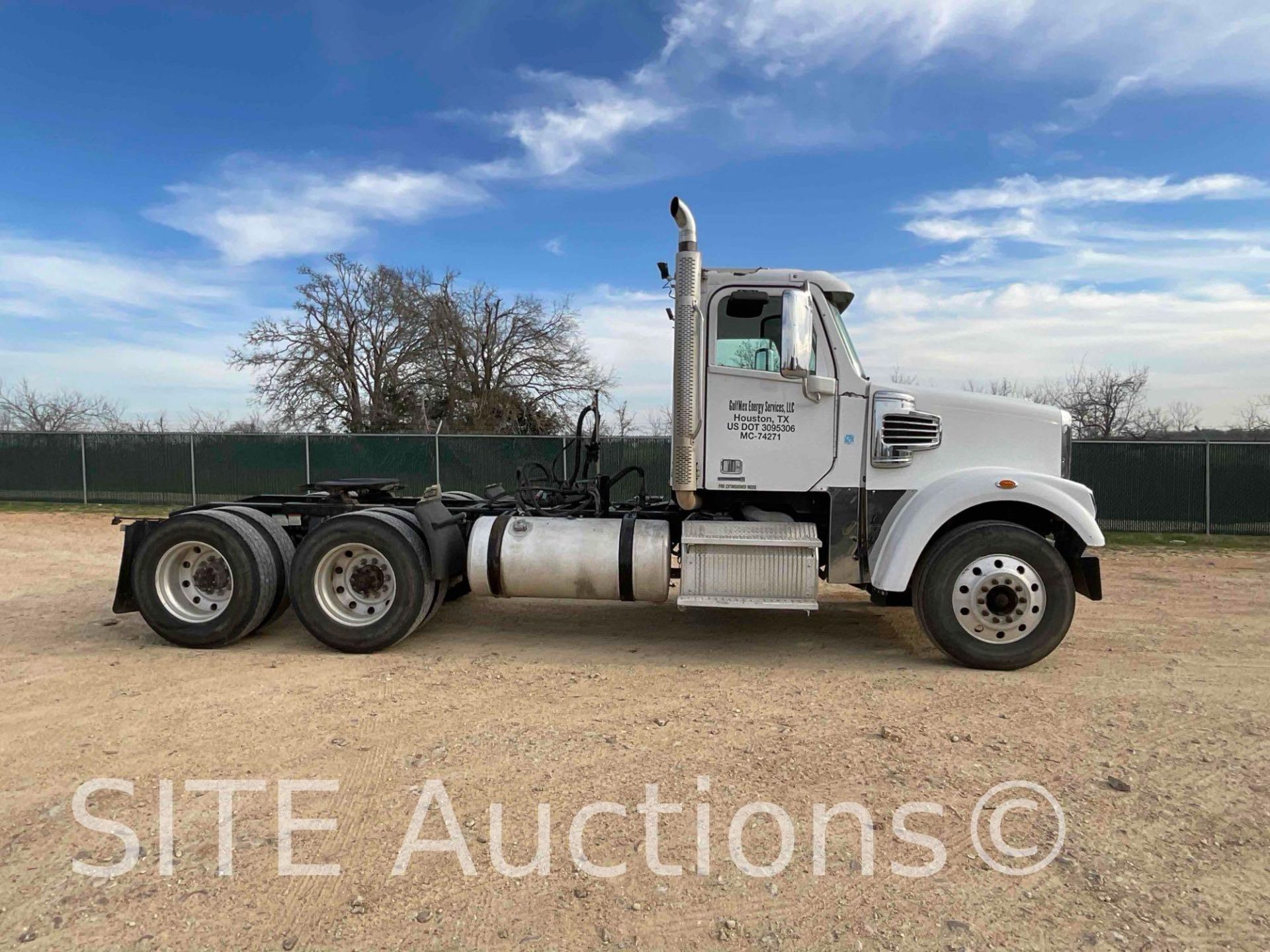 2011 Freightliner Coronado T/A Daycab Truck Tractor - Image 3 of 18