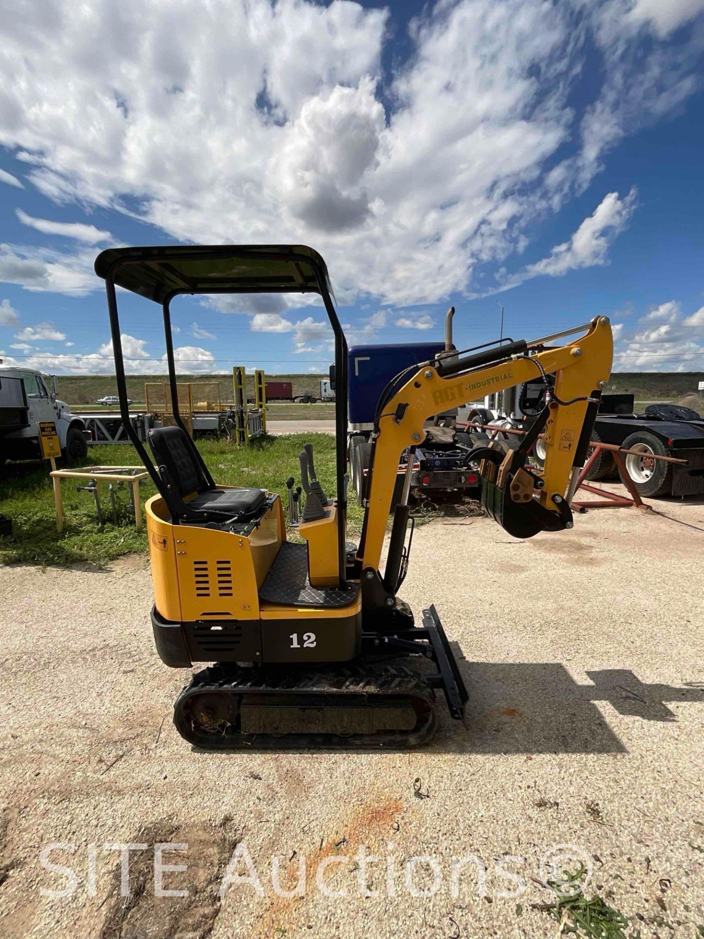 2022 Agrotk YM12 Mini Excavator - Image 4 of 18