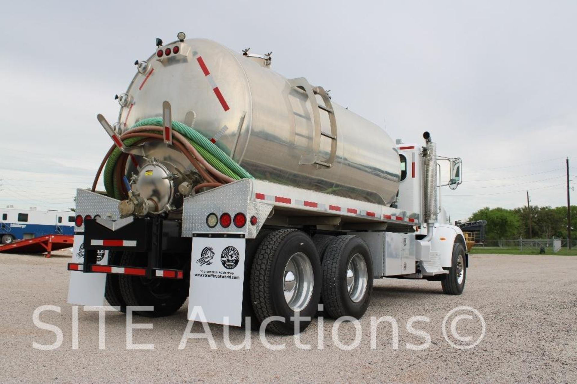 2014 Peterbilt 365 T/A Vacuum Truck - Image 6 of 9