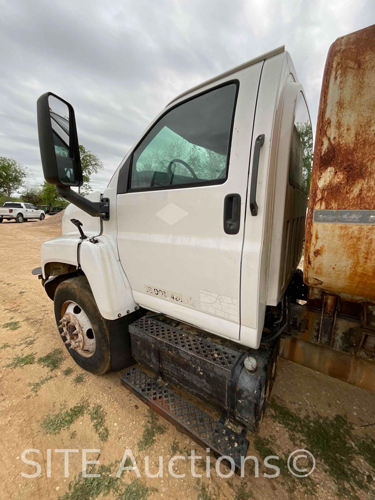 2004 Chevrolet C7500 S/A Water Truck - Image 8 of 23