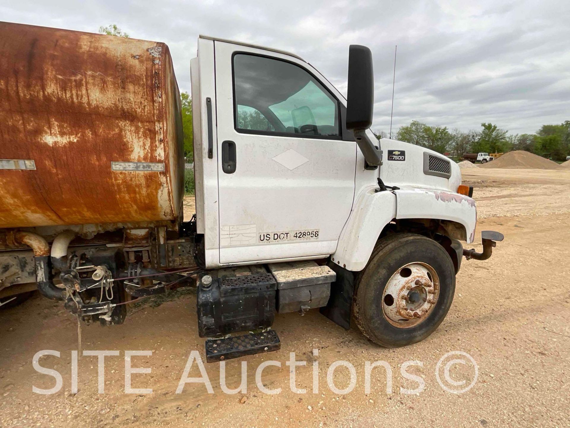 2004 Chevrolet C7500 S/A Water Truck - Image 7 of 23