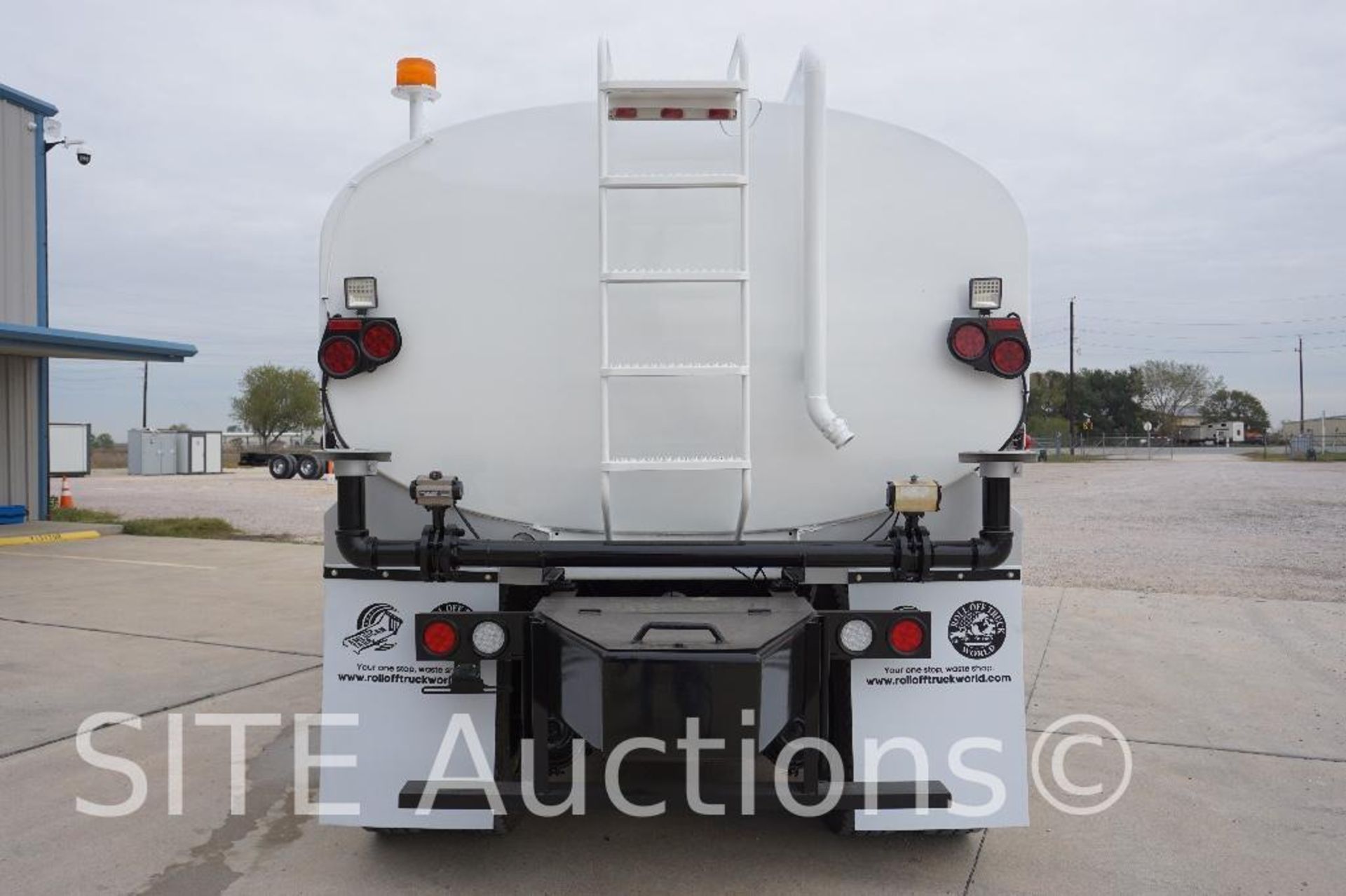 2014 Peterbilt 365 T/A Water Truck - Image 8 of 45