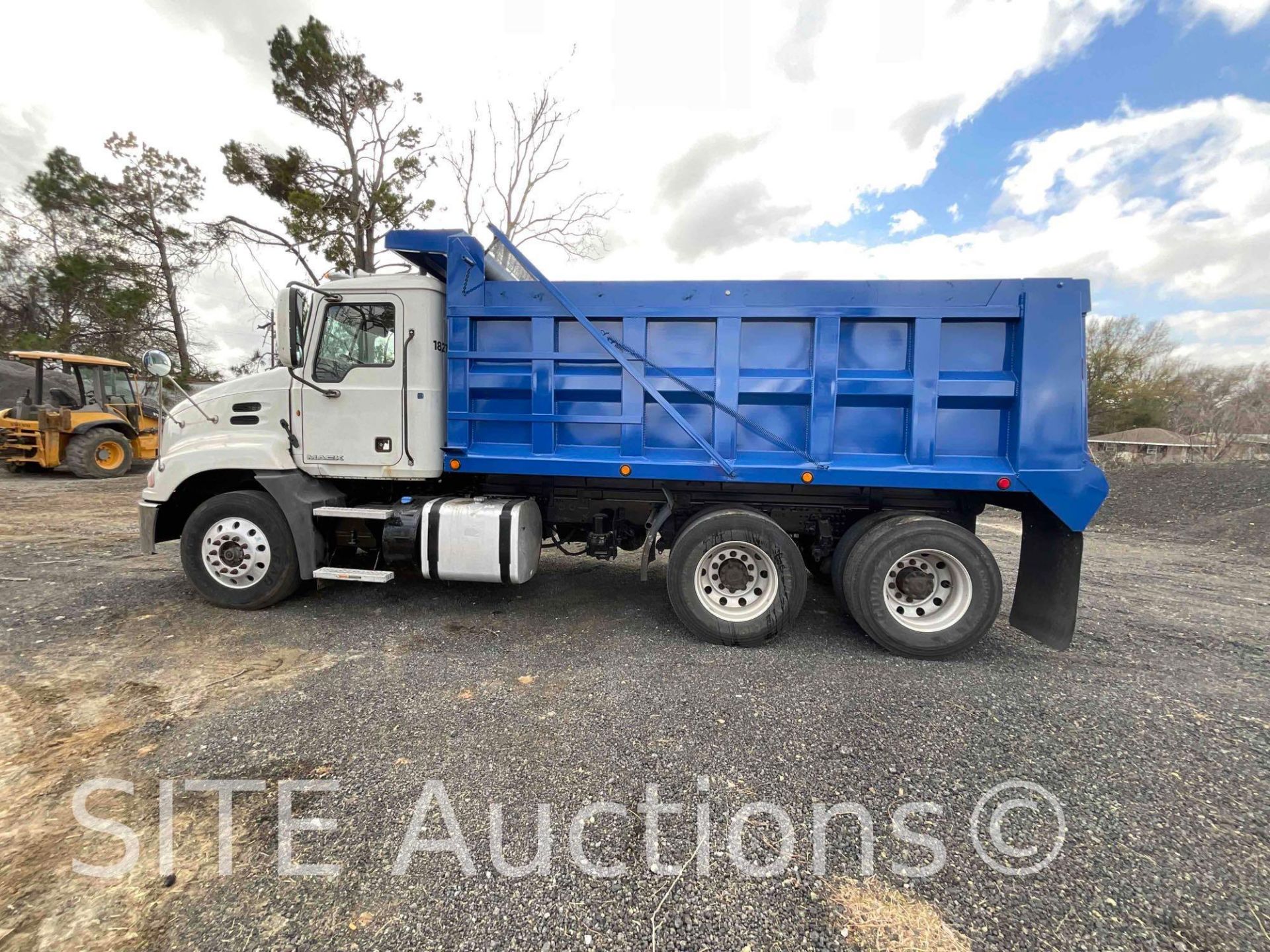 2011 Mack CXU613 T/A Dump Truck - Image 8 of 30