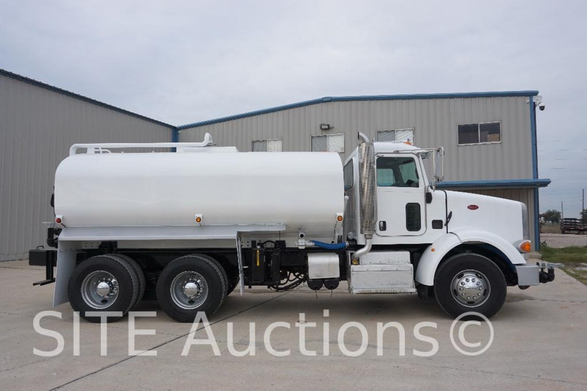 2014 Peterbilt 365 T/A Water Truck - Image 6 of 45