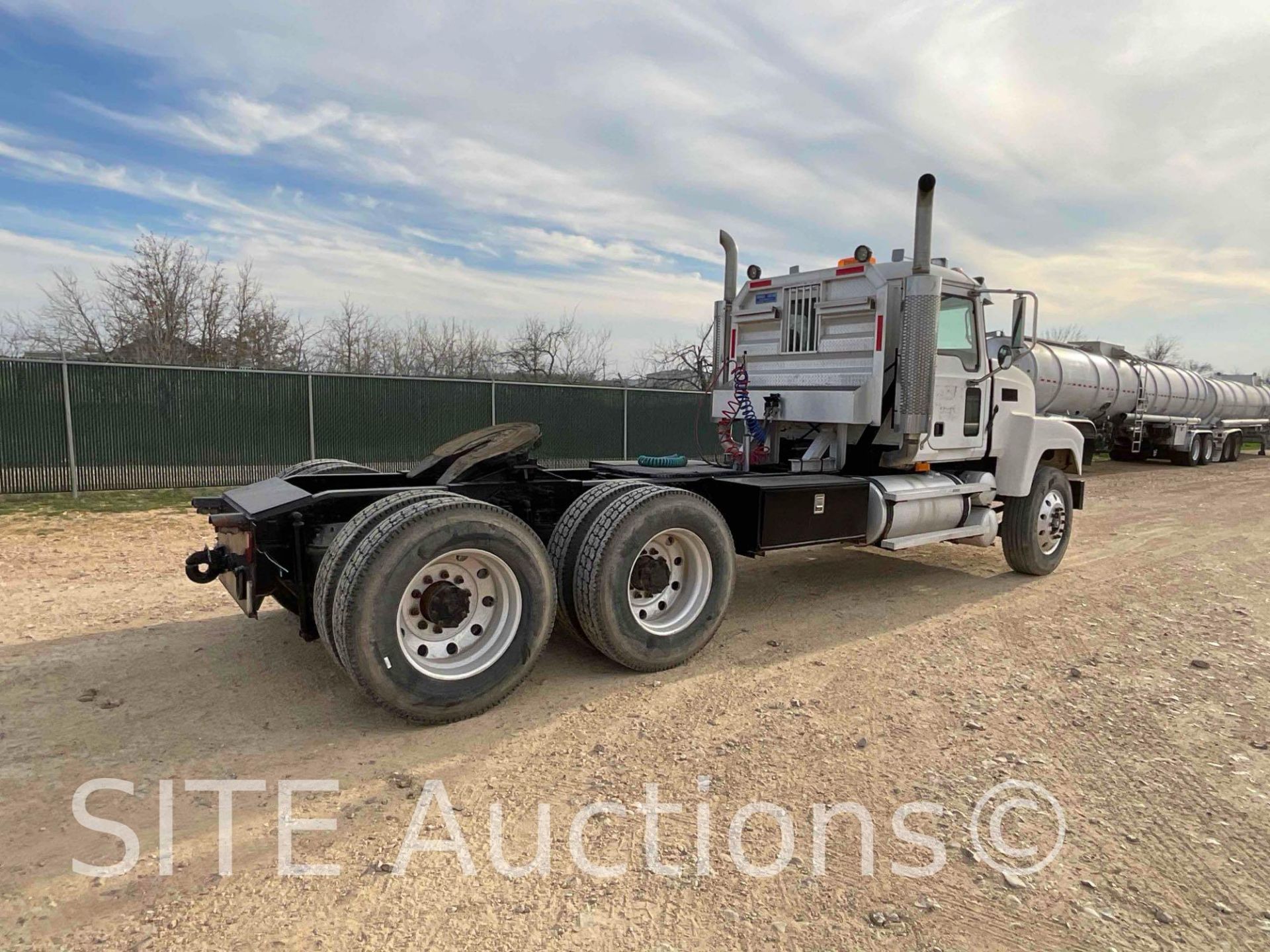 2006 Mack CHN613 T/A Daycab Truck Tractor - Image 5 of 8