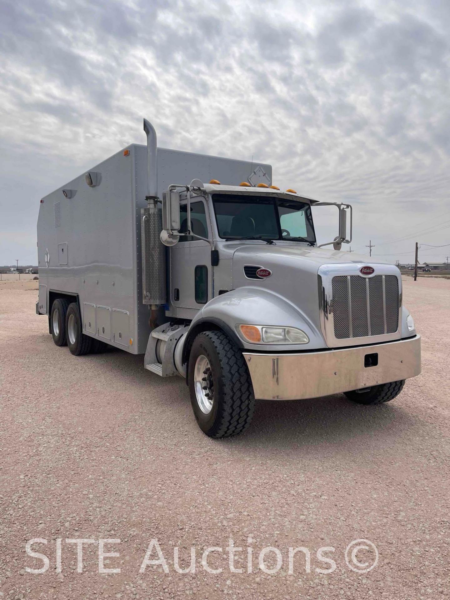 2006 Peterbilt 335 T/A Wireline Truck - Image 4 of 15