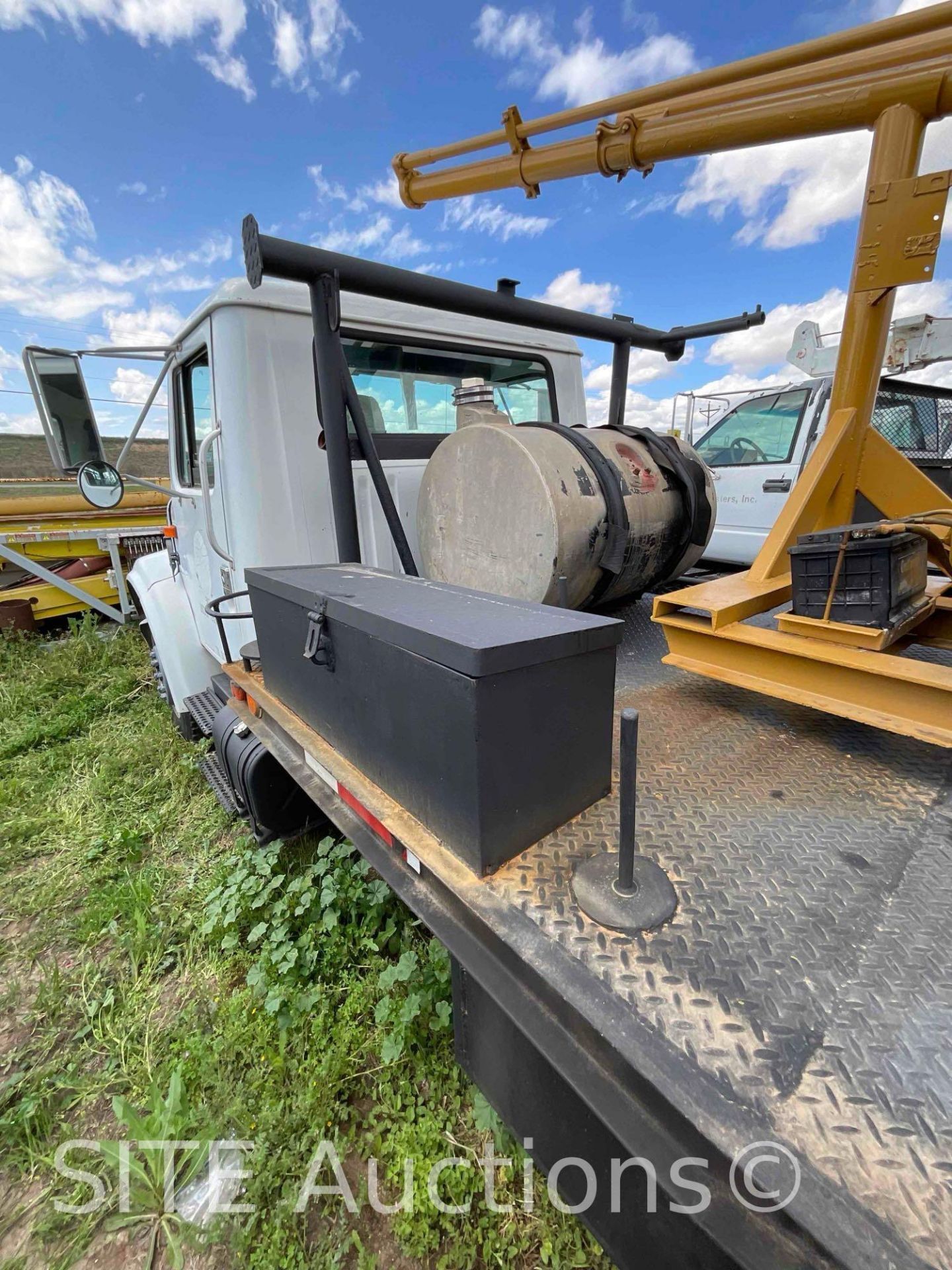 1998 International 4700 S/A Flatbed Truck w/ Drilling Unit - Image 14 of 19