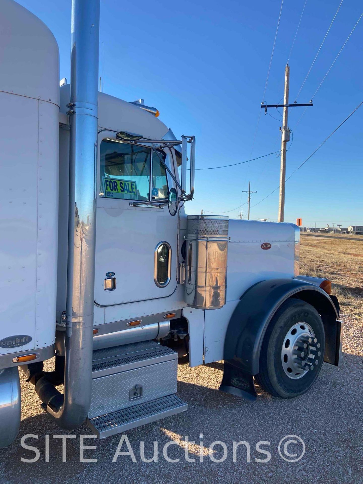 2004 Peterbilt 379 T/A Sleeper Truck Tractor - Image 23 of 24