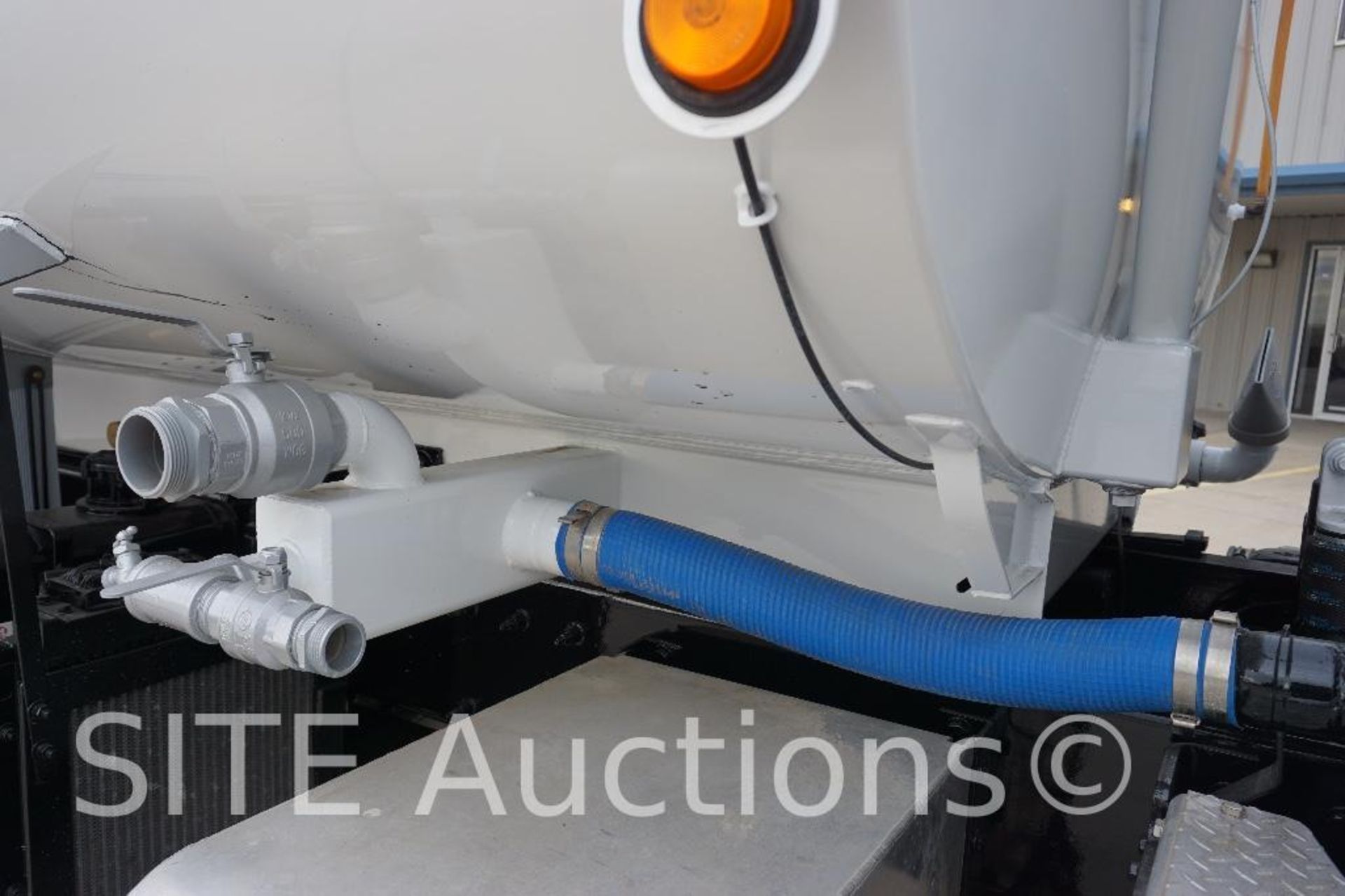 2014 Peterbilt 365 T/A Water Truck - Image 32 of 45