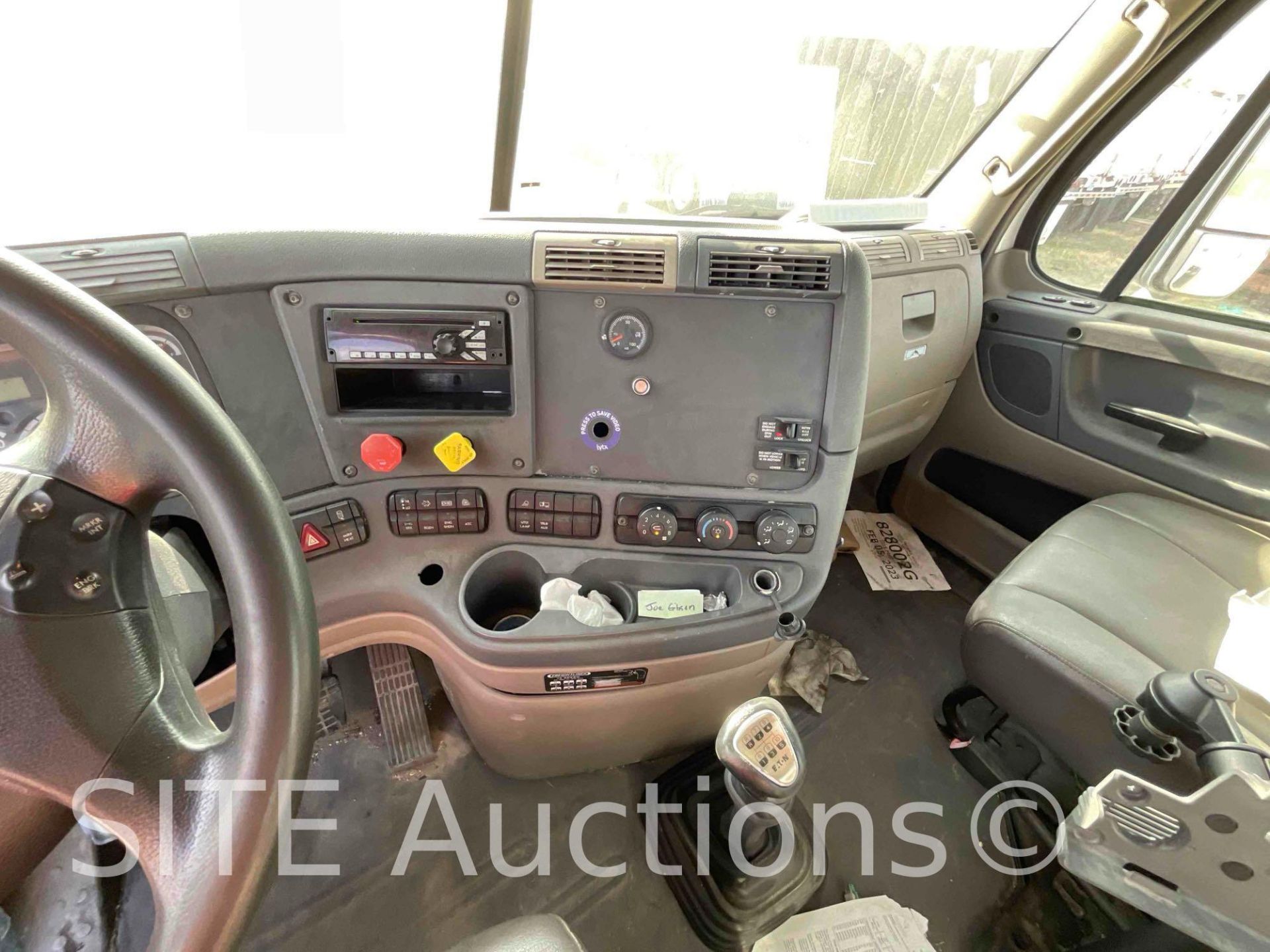 2015 Freightliner Cascadia T/A Daycab Truck Tractor - Image 26 of 31