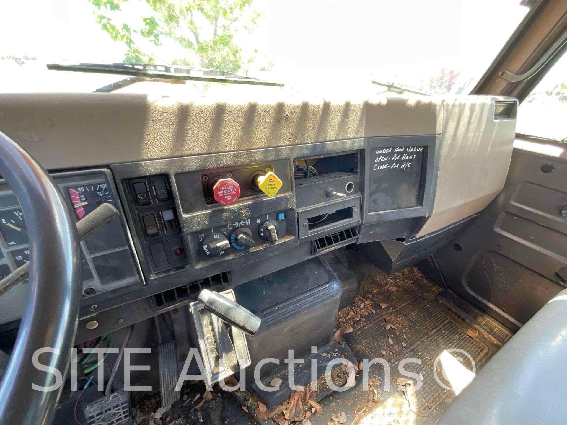 1993 International 4700 S/A Bucket Truck - Image 22 of 24