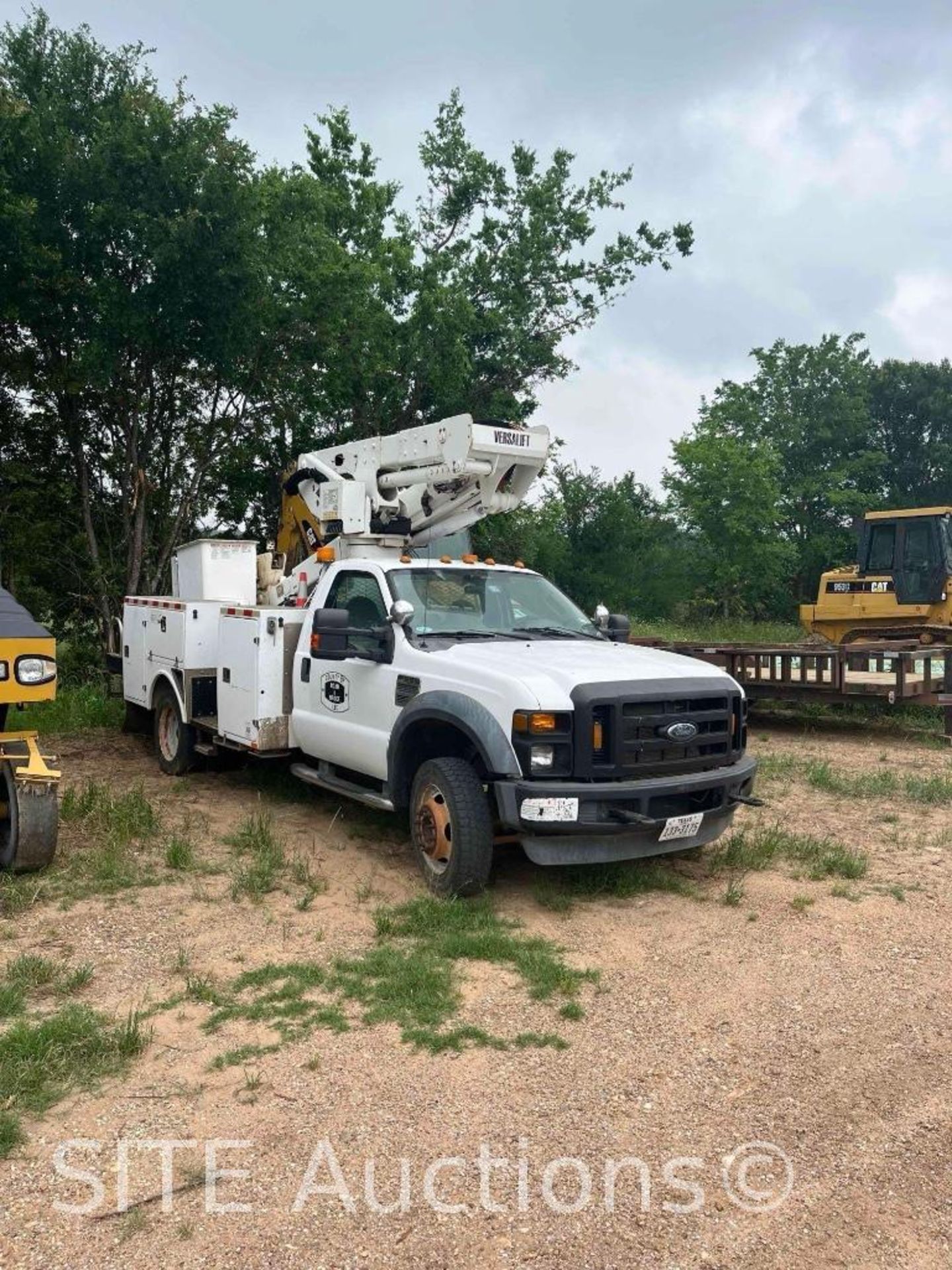 2009 Ford F550 SD Bucket Truck - Image 2 of 30