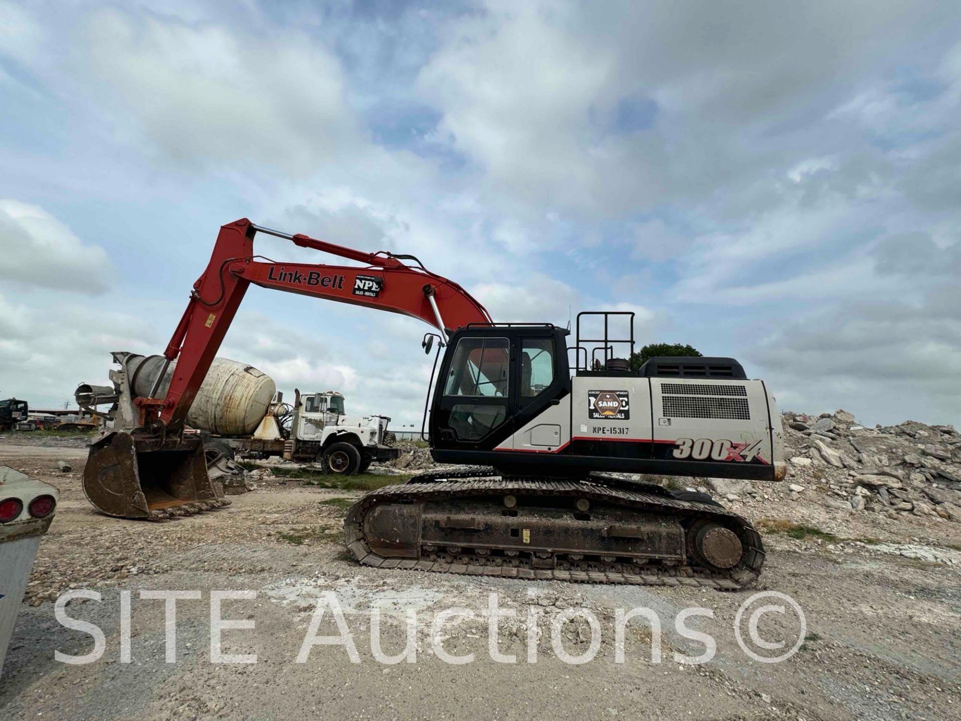 2019 Link-Belt 300X4 Excavator - Image 8 of 39