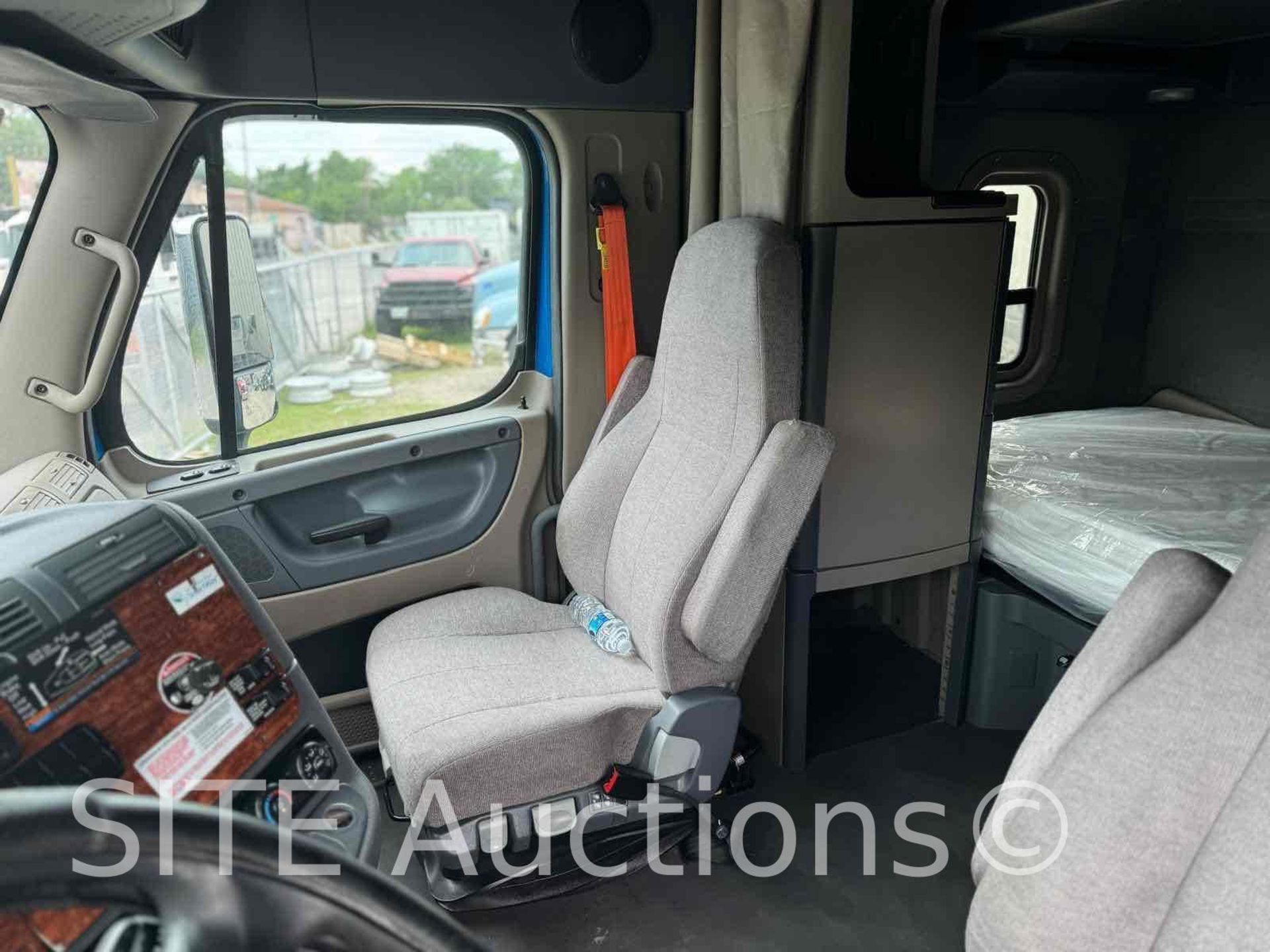 2017 Freightliner Cascadia T/A Sleeper Truck Tractor - Image 14 of 21