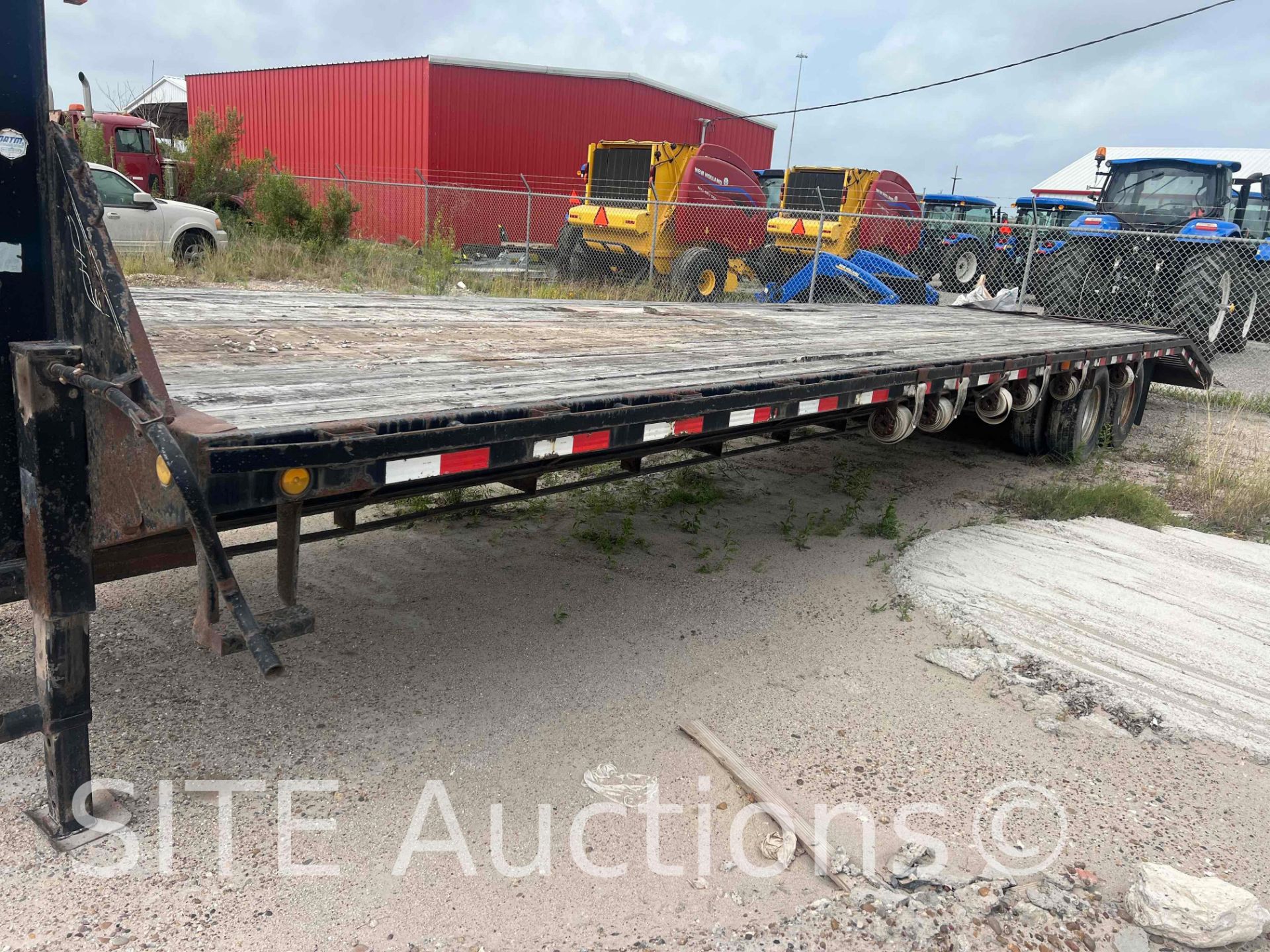 Gooseneck T/A Flatbed Trailer w/ Ramps - Image 5 of 11