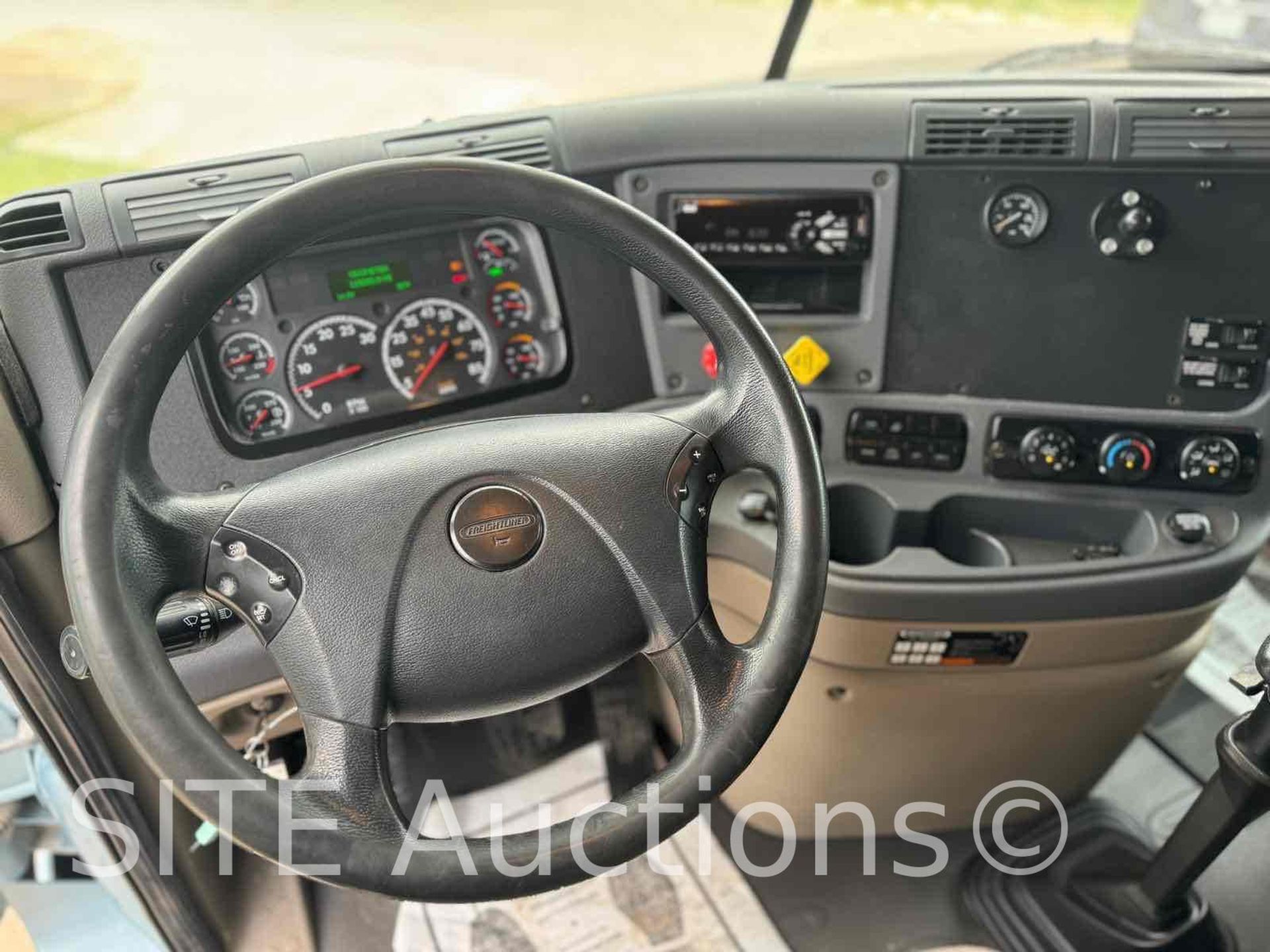 2016 Freightliner Cascadia T/A Sleeper Truck Tractor - Image 14 of 21