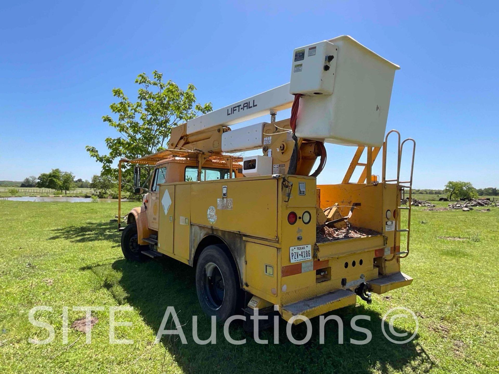 1993 International 4700 S/A Bucket Truck - Image 7 of 24