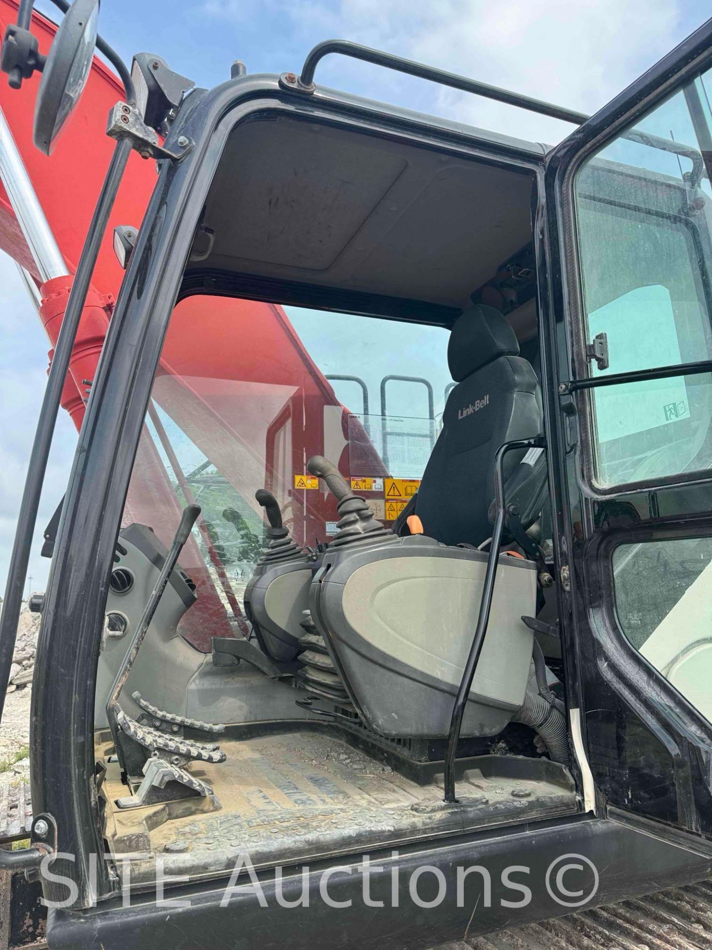 2019 Link-Belt 300X4 Excavator - Image 32 of 39