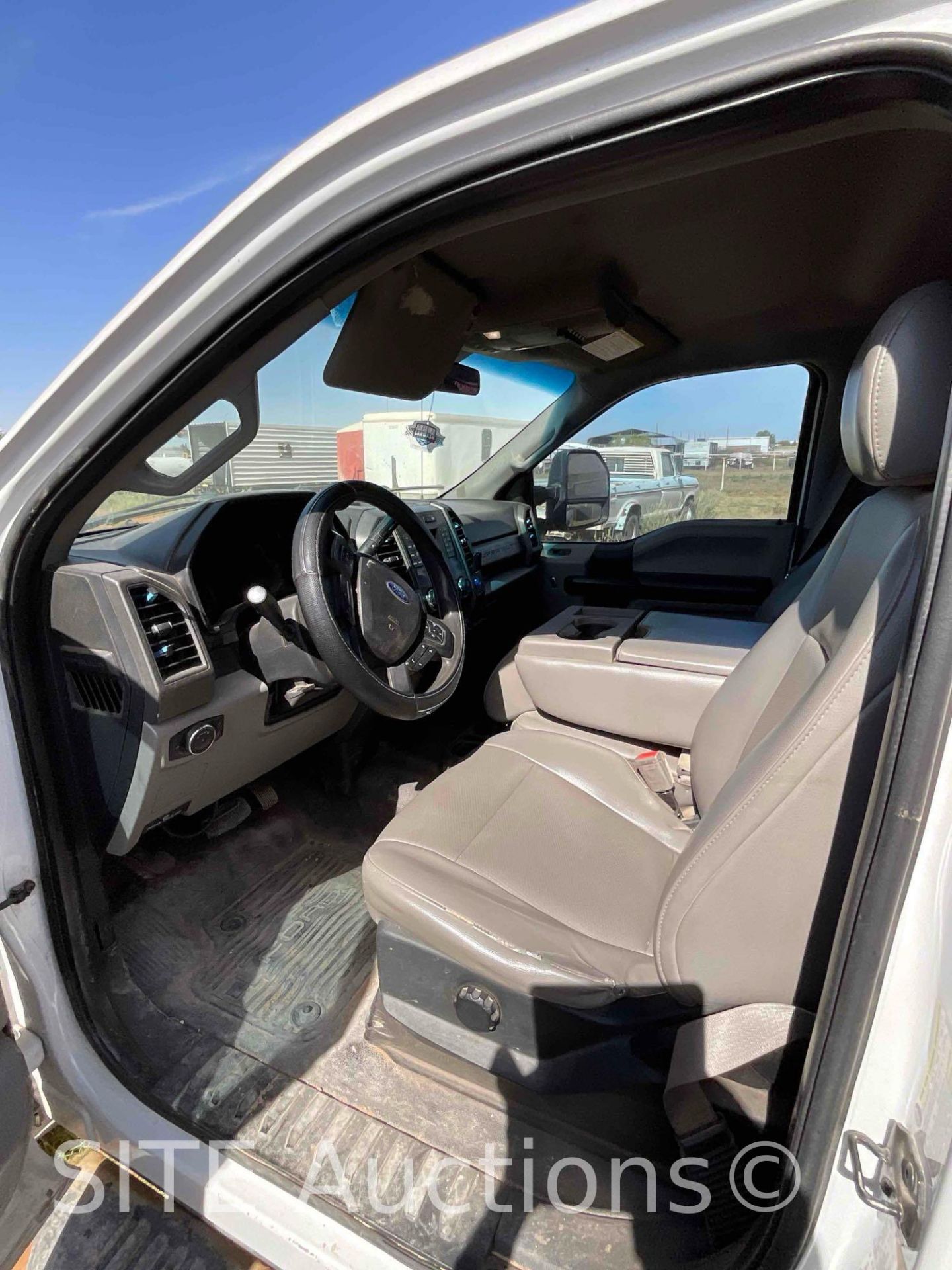 2018 Ford F250 SD Crew Cab Pickup Truck - Image 16 of 20